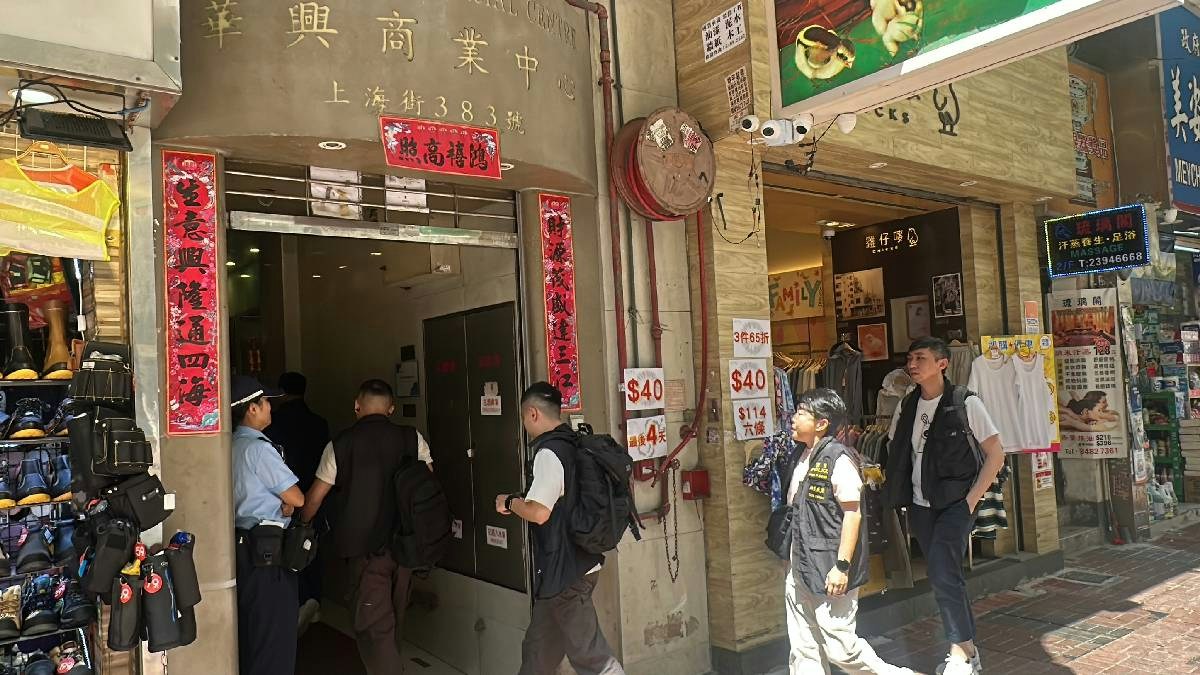 油麻地商廈男子遇襲遭斬傷腳 負傷逃至港鐵站報警 反黑組到場