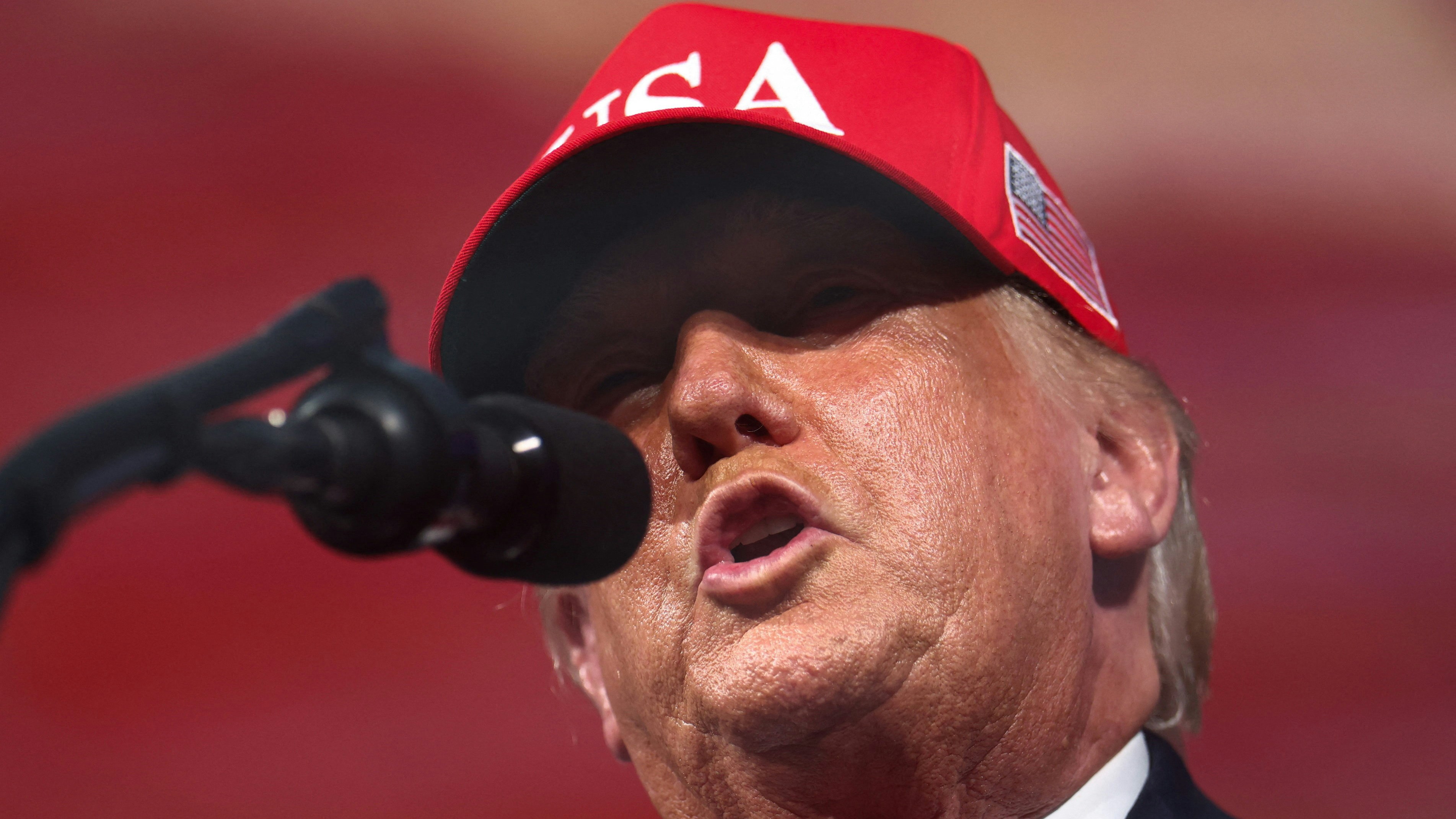 2026年9月16日,美国总统特朗普(Donald Trump)在美国加斯托尼亚市(Gastonia)机场,为共和党参议员候选人Michael Whatley举行的支持集会发表演说。(Reuters)