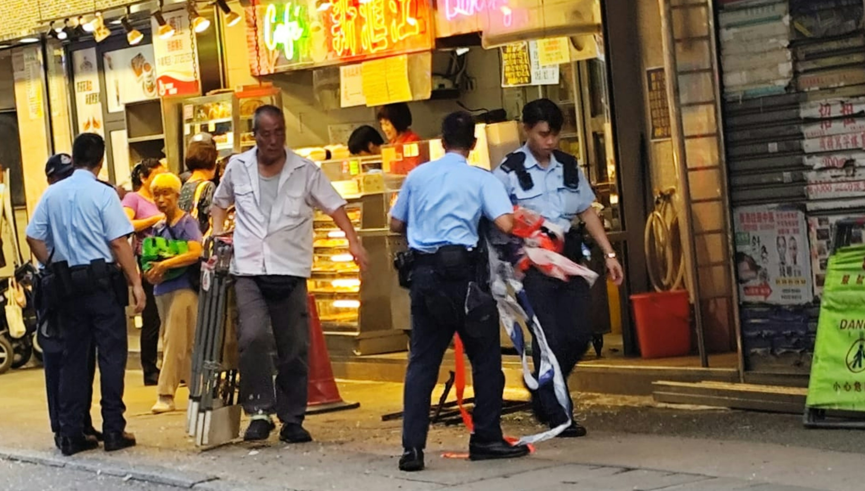長沙灣元州街工廈墮玻璃窗　警調查後拘兩男涉容許物件高處墮下
