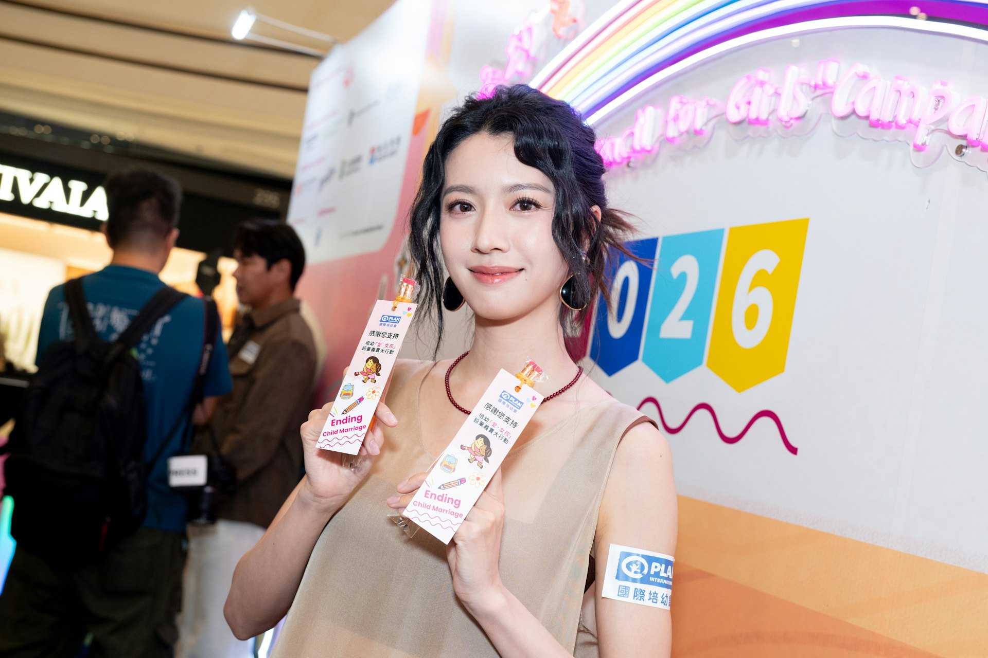 蔡思貝親身走訪尼泊爾貧民窟社區與學校。