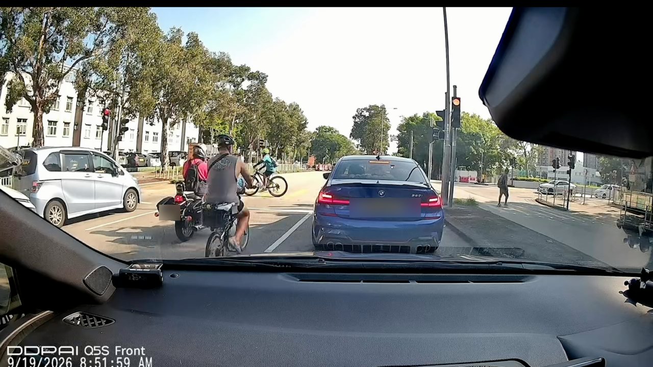 有片|單車漢載幼童「攝車罅」兼衝紅燈 網民轟危險自私:衰3鑊