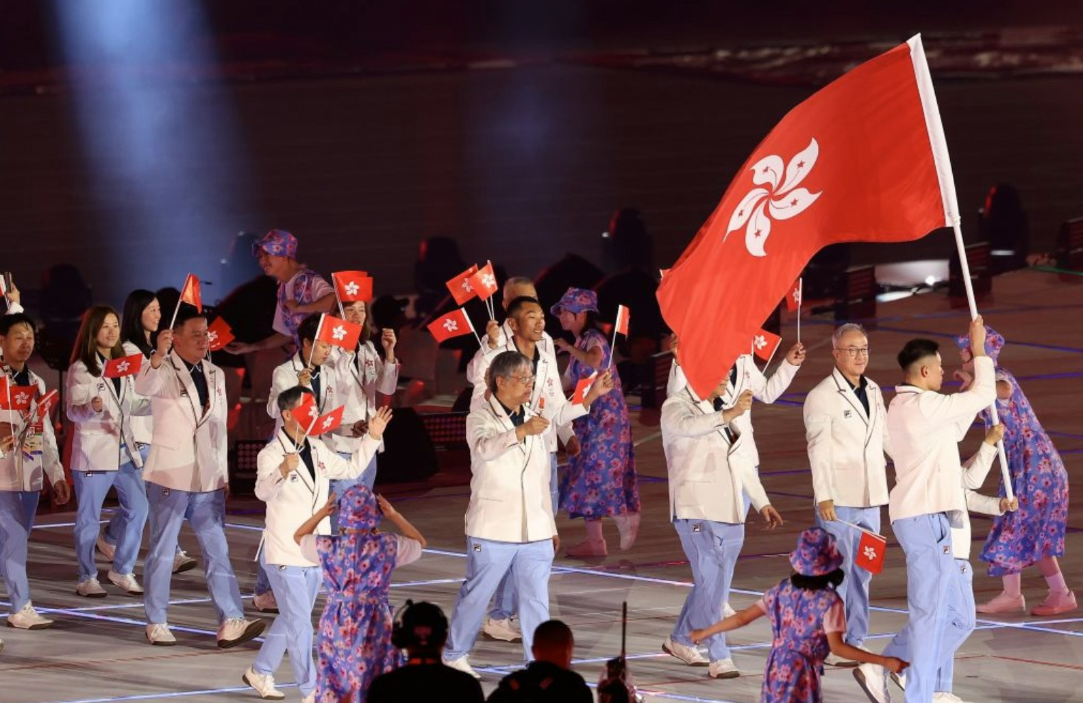 2026年9月19日，名古屋亚运会开幕礼，香港代表团入场。（新华社）