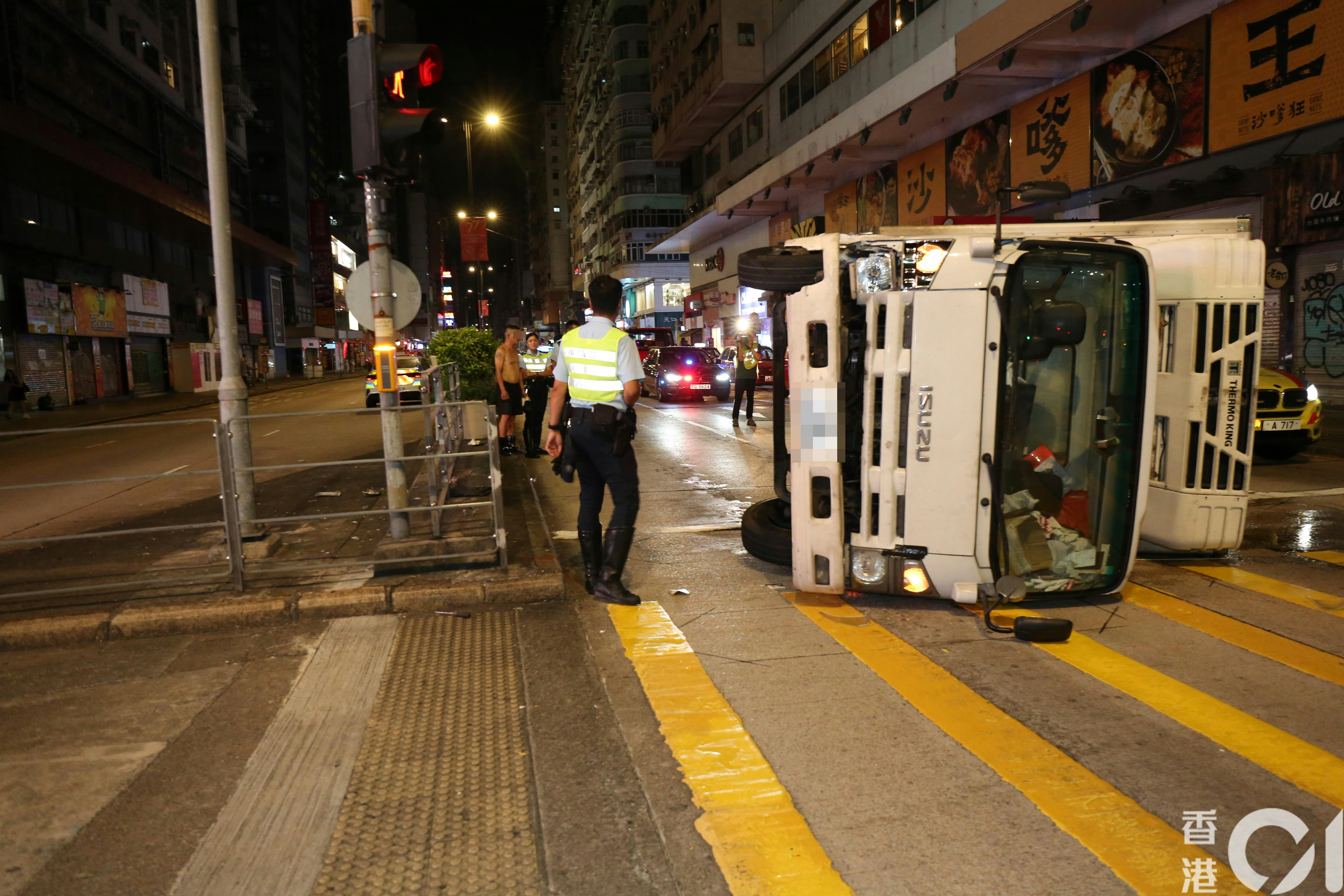 Pig Carcass Truck Overturns on Fanling Highway, Driver Injured