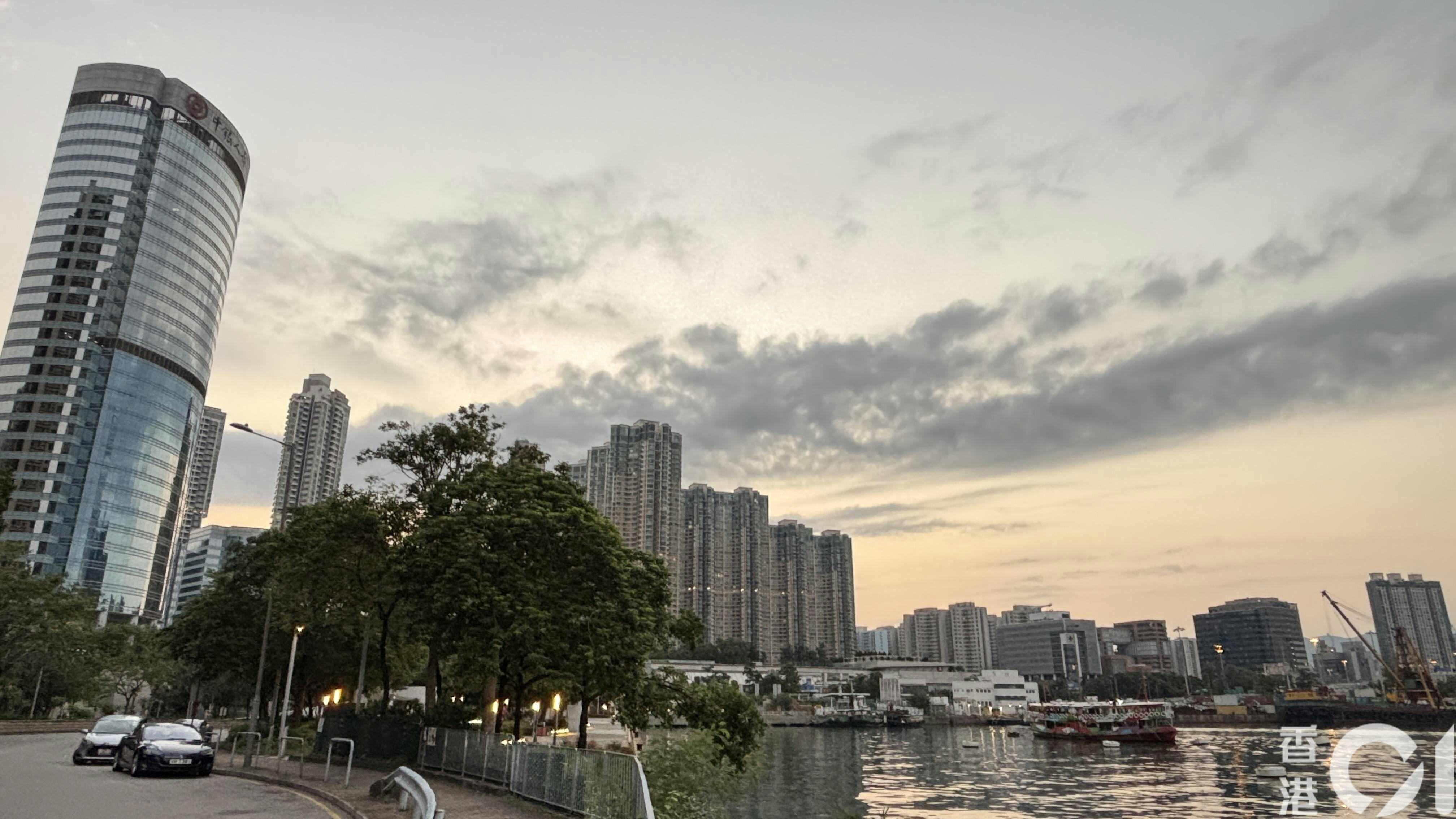 天氣｜日間酷熱　市區最高氣溫33度　中秋正日翌日局部地區有驟雨