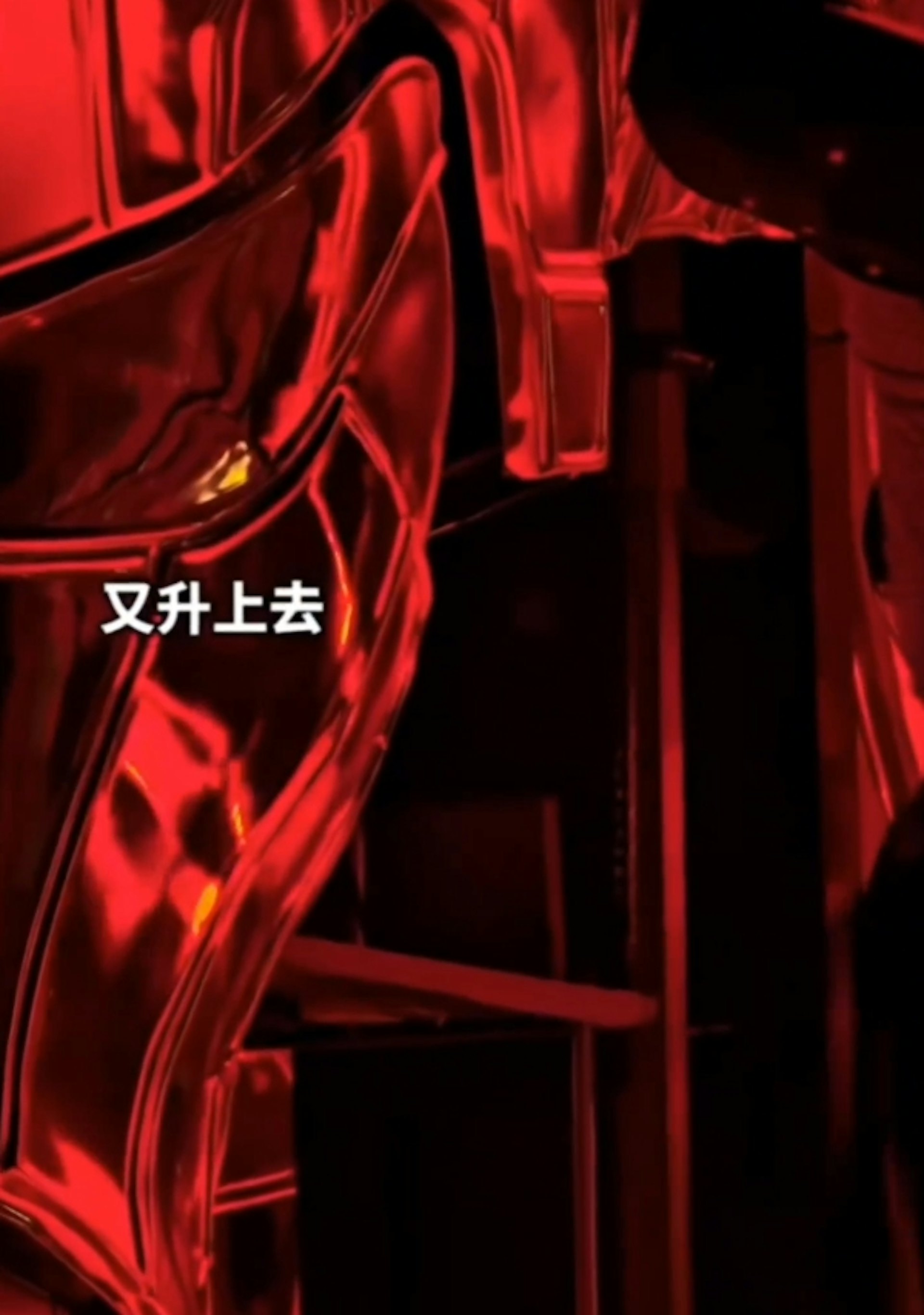 鄧紫棋重返深圳開唱,升降台故障驚險畫面。