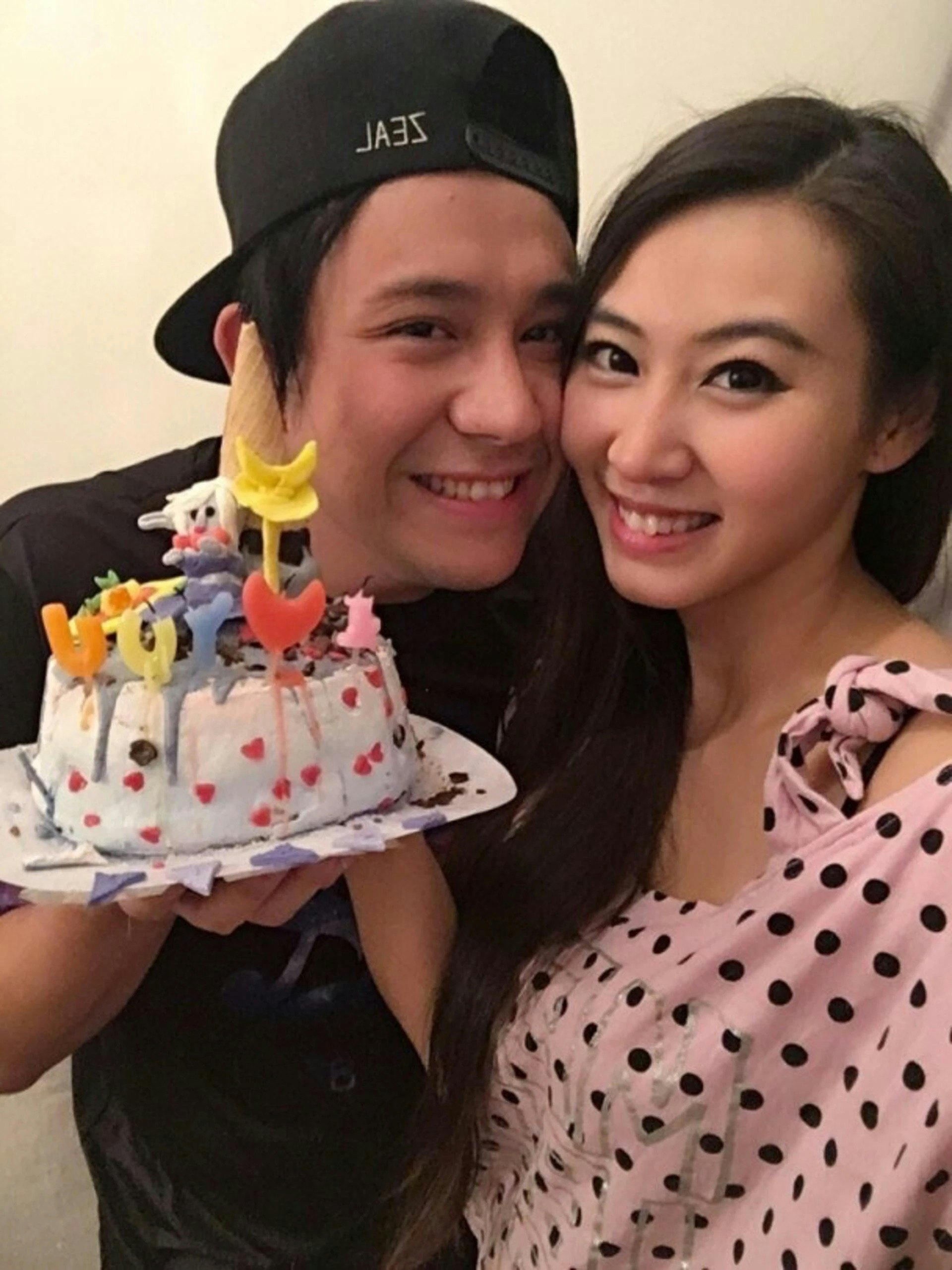 莊韻澄(前名:莊端兒)曾與張致恒有過一段情,不過最終因男方趁莊韻澄外遊期間偷食而分手,張致恒事後向傳媒坦言懷疑自己性上癮。(IG@xeniachong)