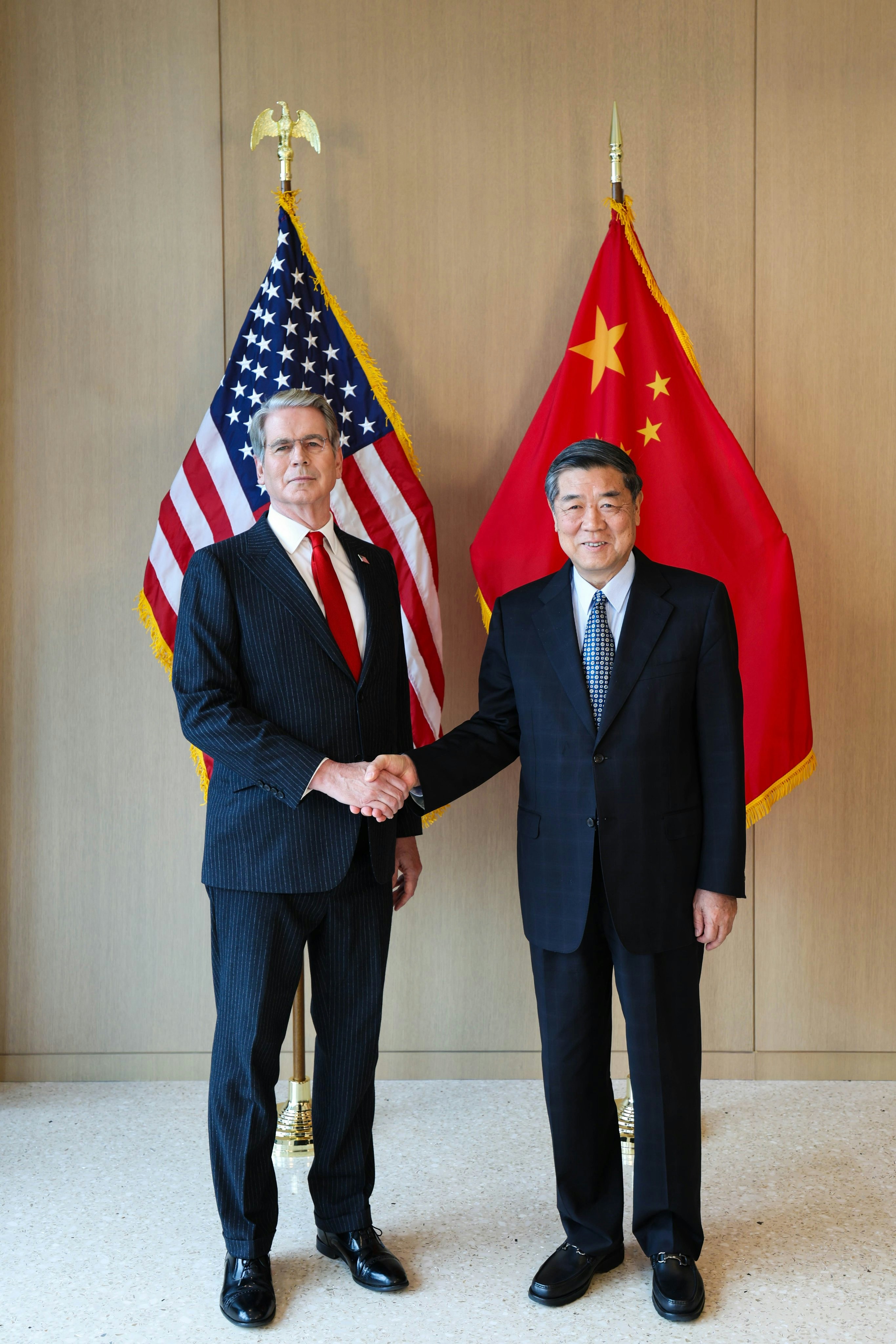 2026年9月20日，美国财政部长贝森特（Scott Bessent）、中国国务院副总理何立峰于纽约会面。（X@SecScottBessent图片）