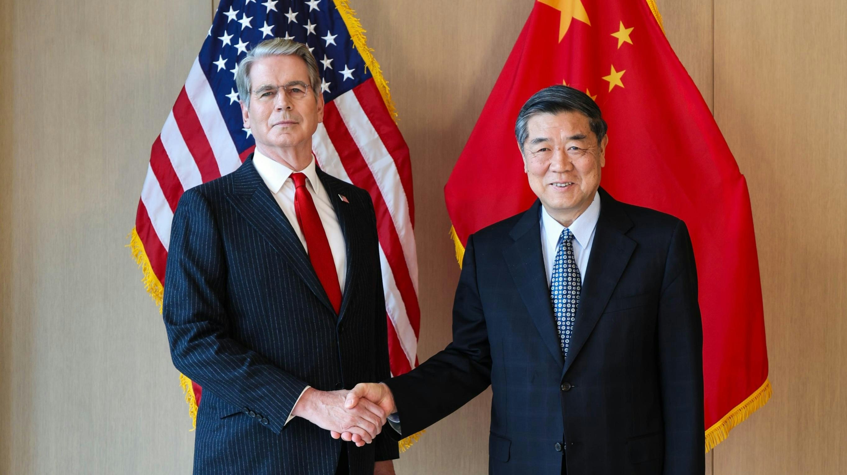 2026年9月20日,美国财政部长贝森特(Scott Bessent)与中国国务院副总理何立峰会面。(X@SecScottBessent图片)