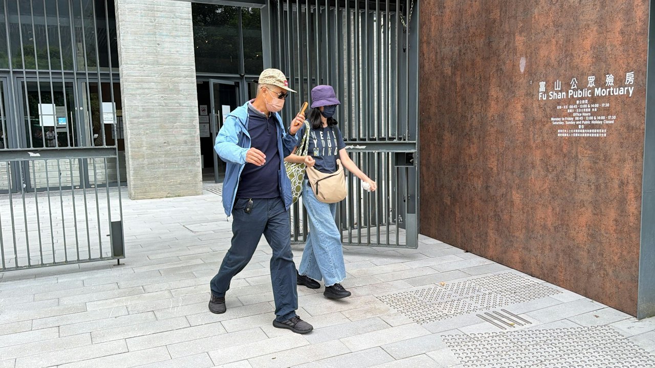 元朗疑狗咬死人|重案組及鑑證科人員抵殮房調查 兩家屬黯然認屍