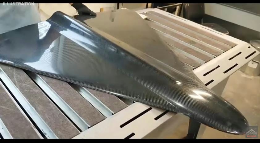 扩建项目计划到2029年每年新增500吨军用级航空航天碳纤维的产量,用以支持俄罗斯工厂每年额外生产28000架「天竺葵」无人机机身。(YouTube@DEEP WEAPONS影片截图)