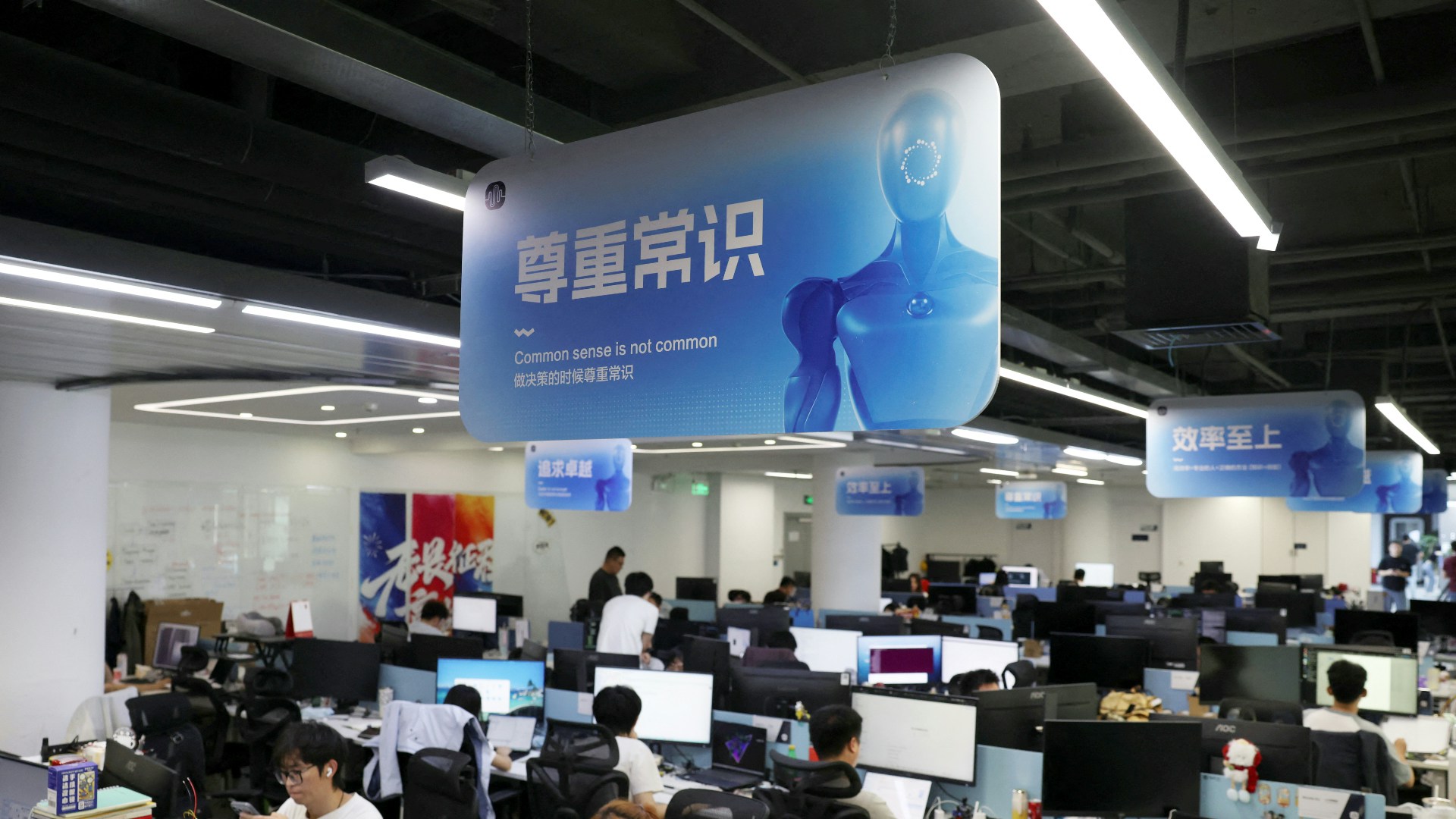 2026年9月17日,中国员工在北京Spirit AI总部办公。(Reuters)