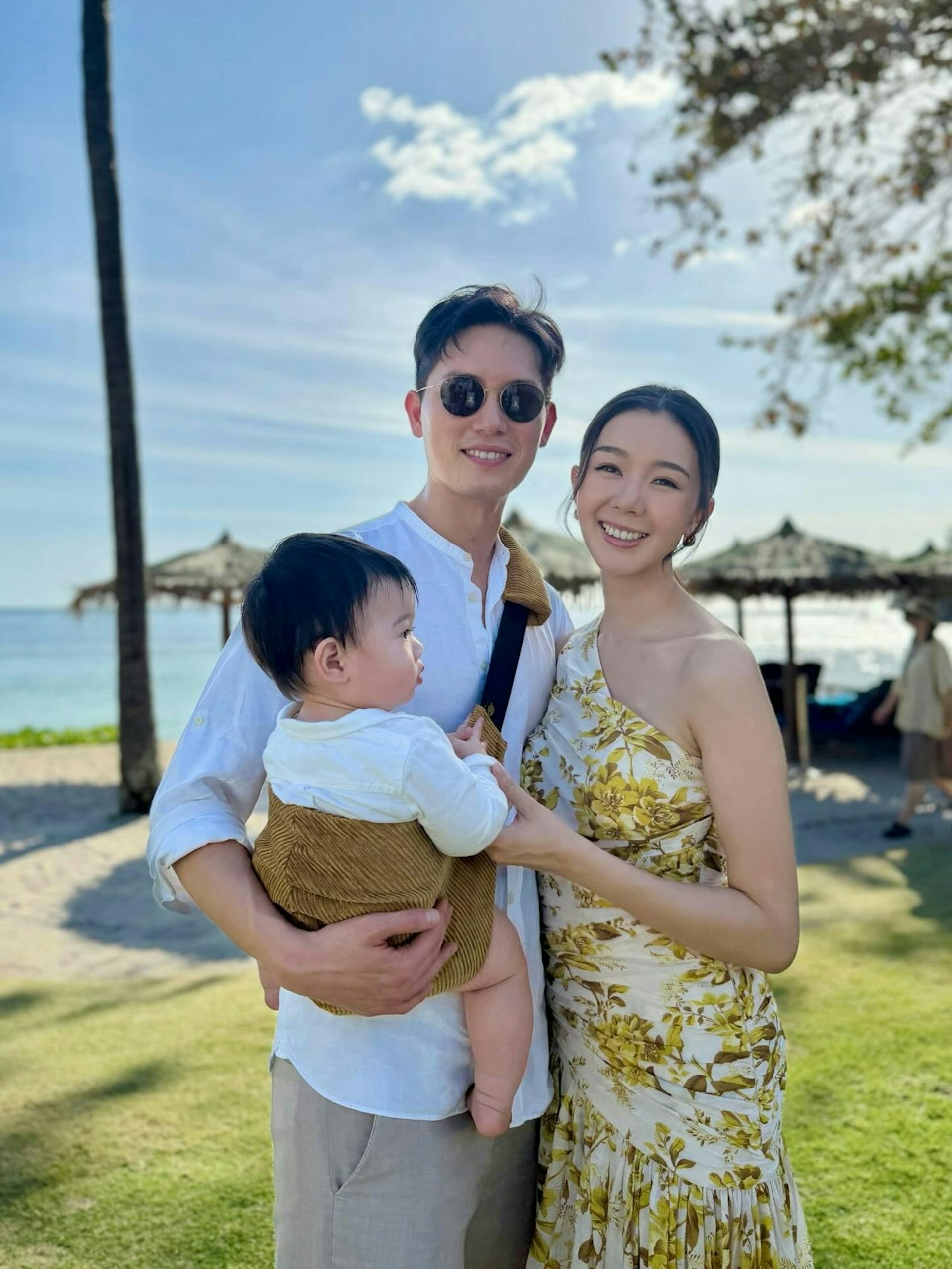 一家三口幸福美满。(IG@louisa_mak)