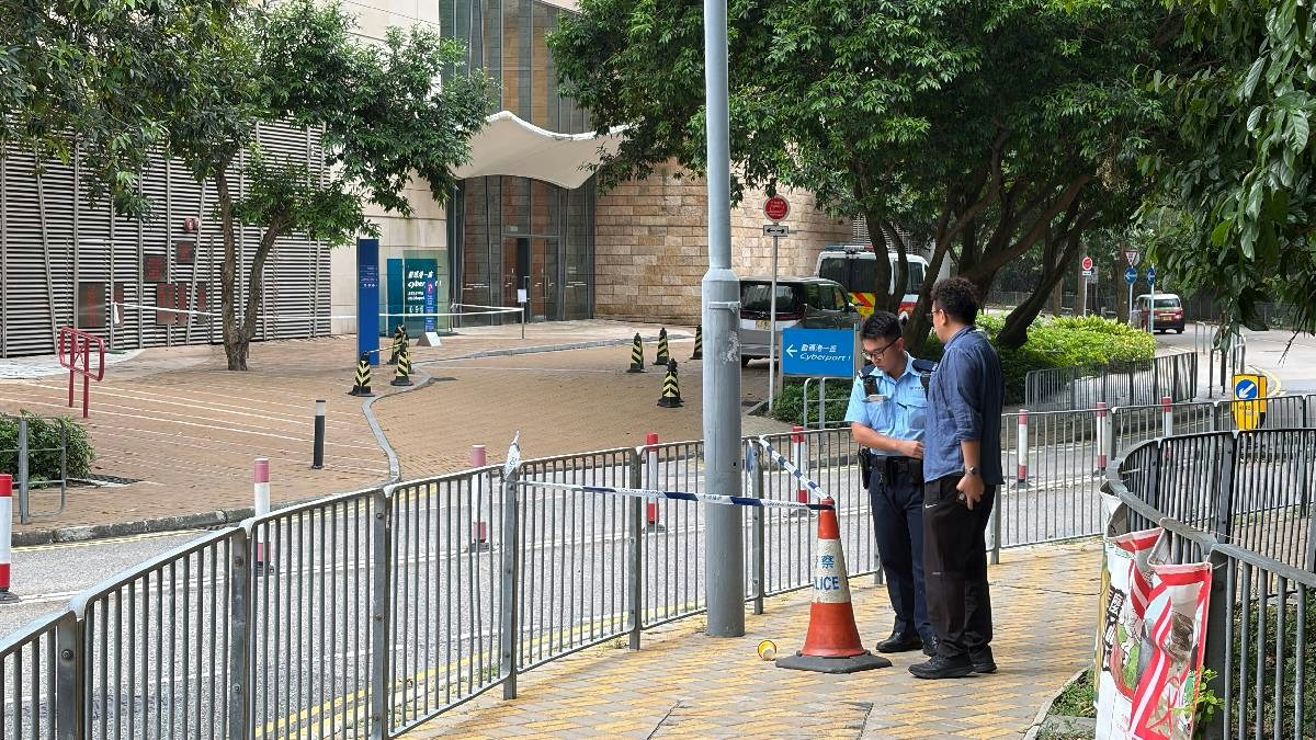 數碼港女子遭搶手袋　內有Hermès銀包　警到場截獲一可疑人