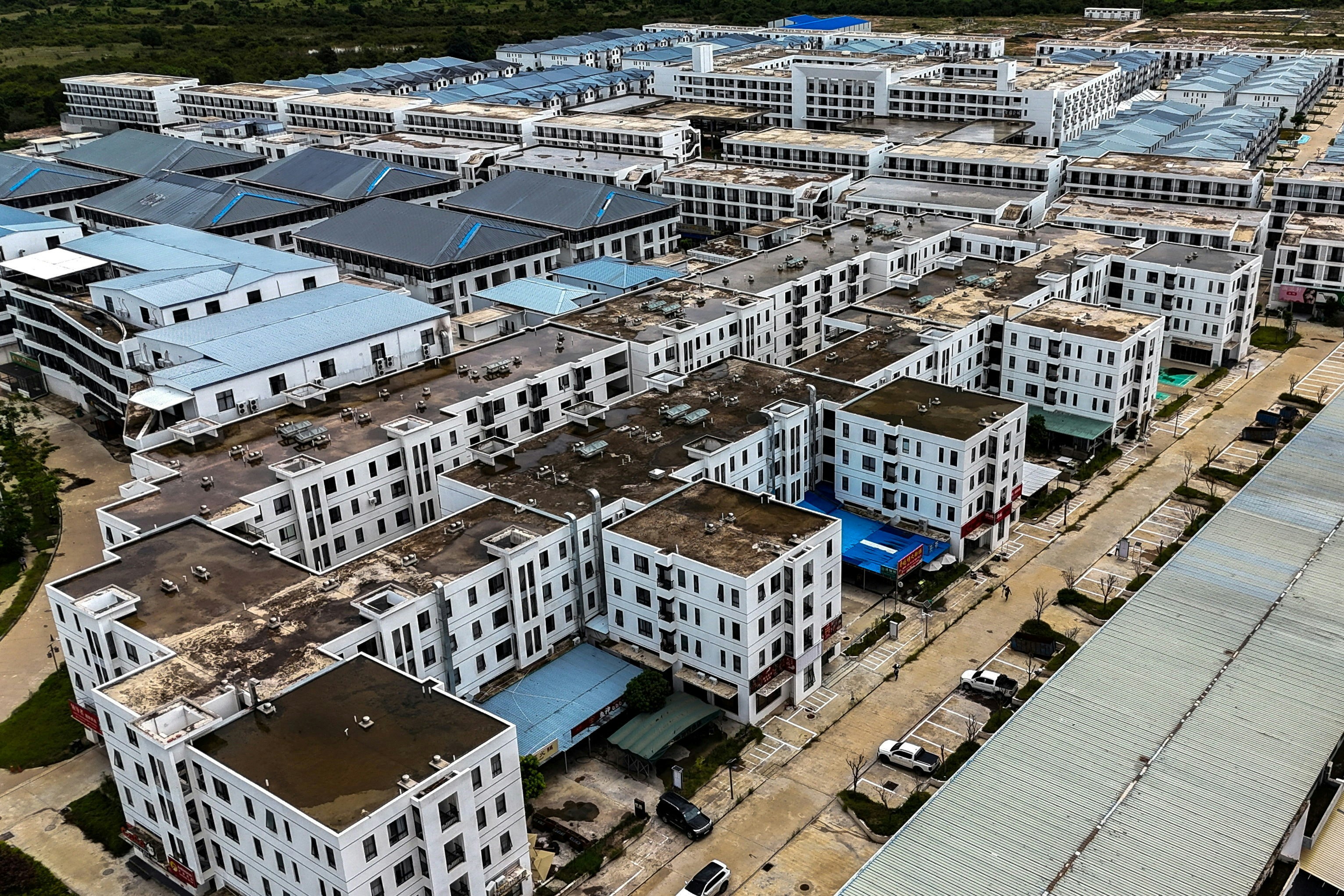 2026年9月21日，无人机拍下柬埔寨的电讯诈骗「8号园区」，该地据报与太子集团有关联。（Reuters）