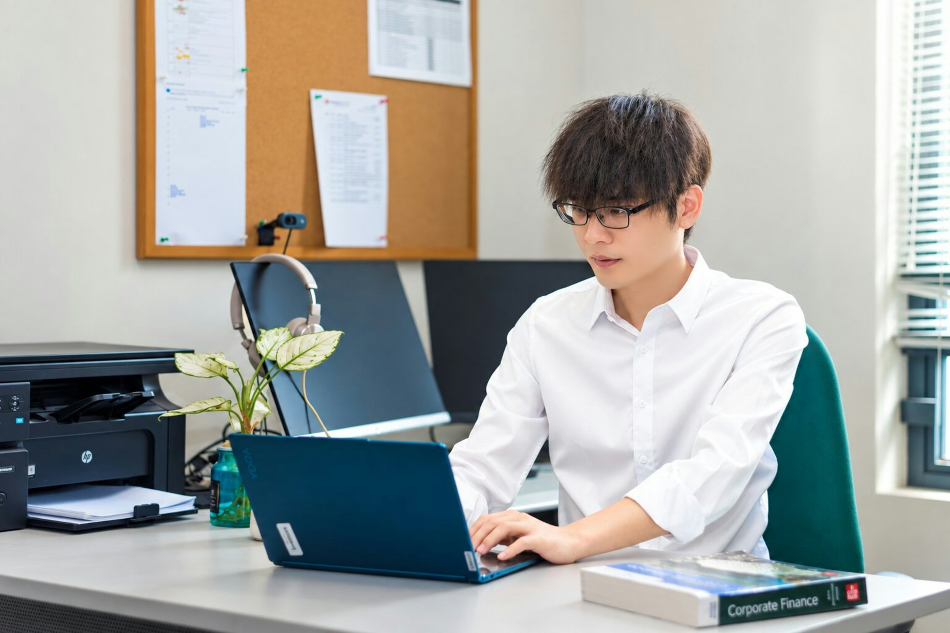 嶺大金融學系副教授趙小峰教授。