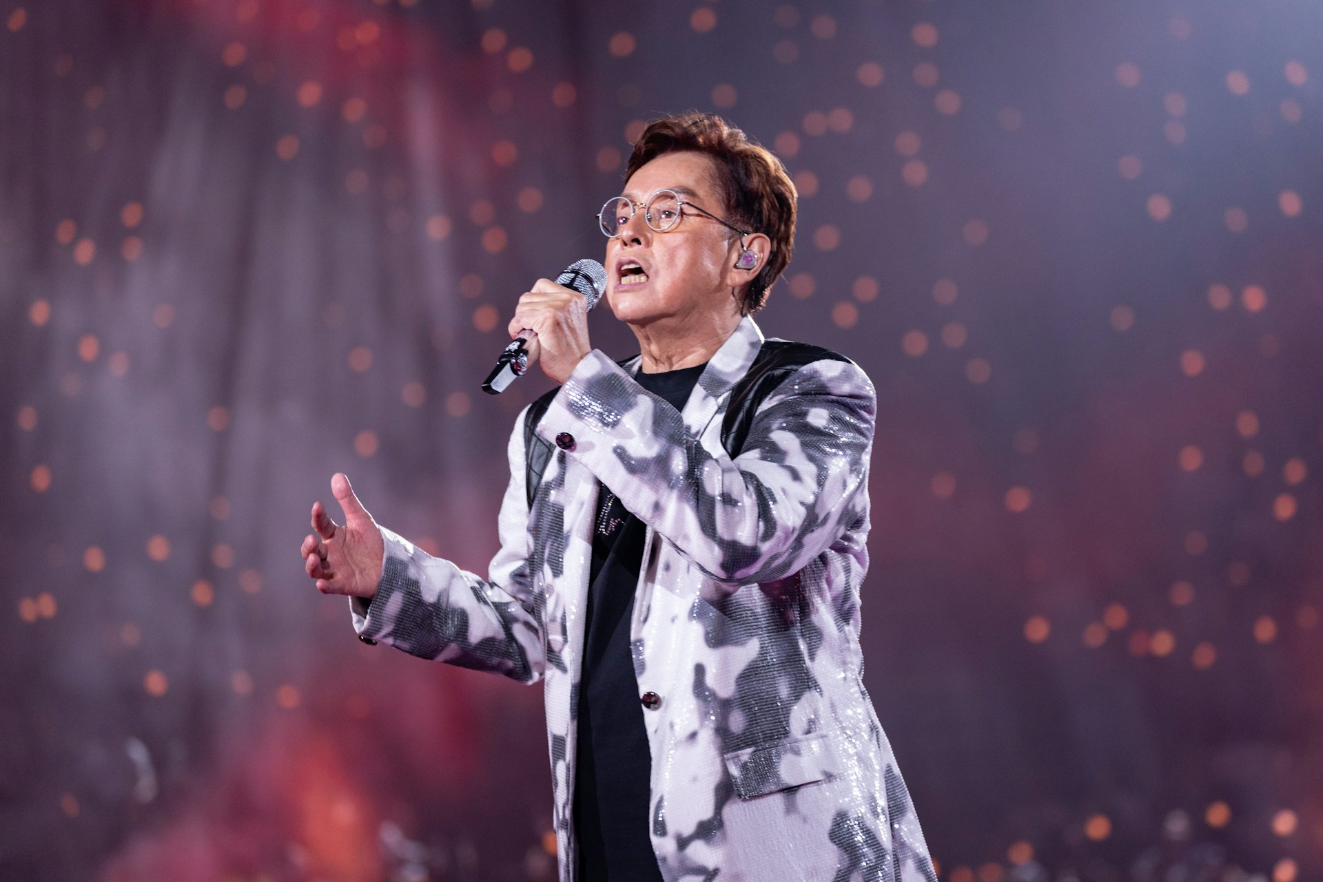 譚詠麟剛完成一連10場《譚詠麟與您「刻骨銘心」世界巡迴演唱會—終極篇》。