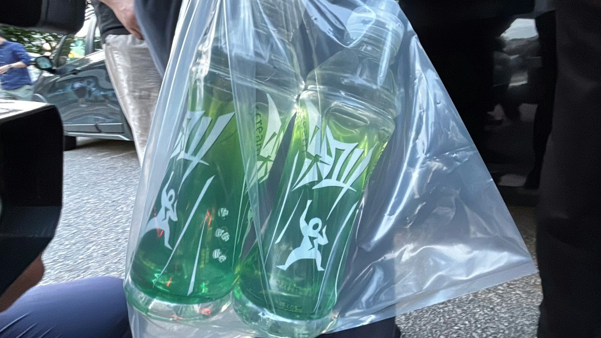 運動飲品「尖叫」疑現針孔|16學生送院 警方交代調查進度