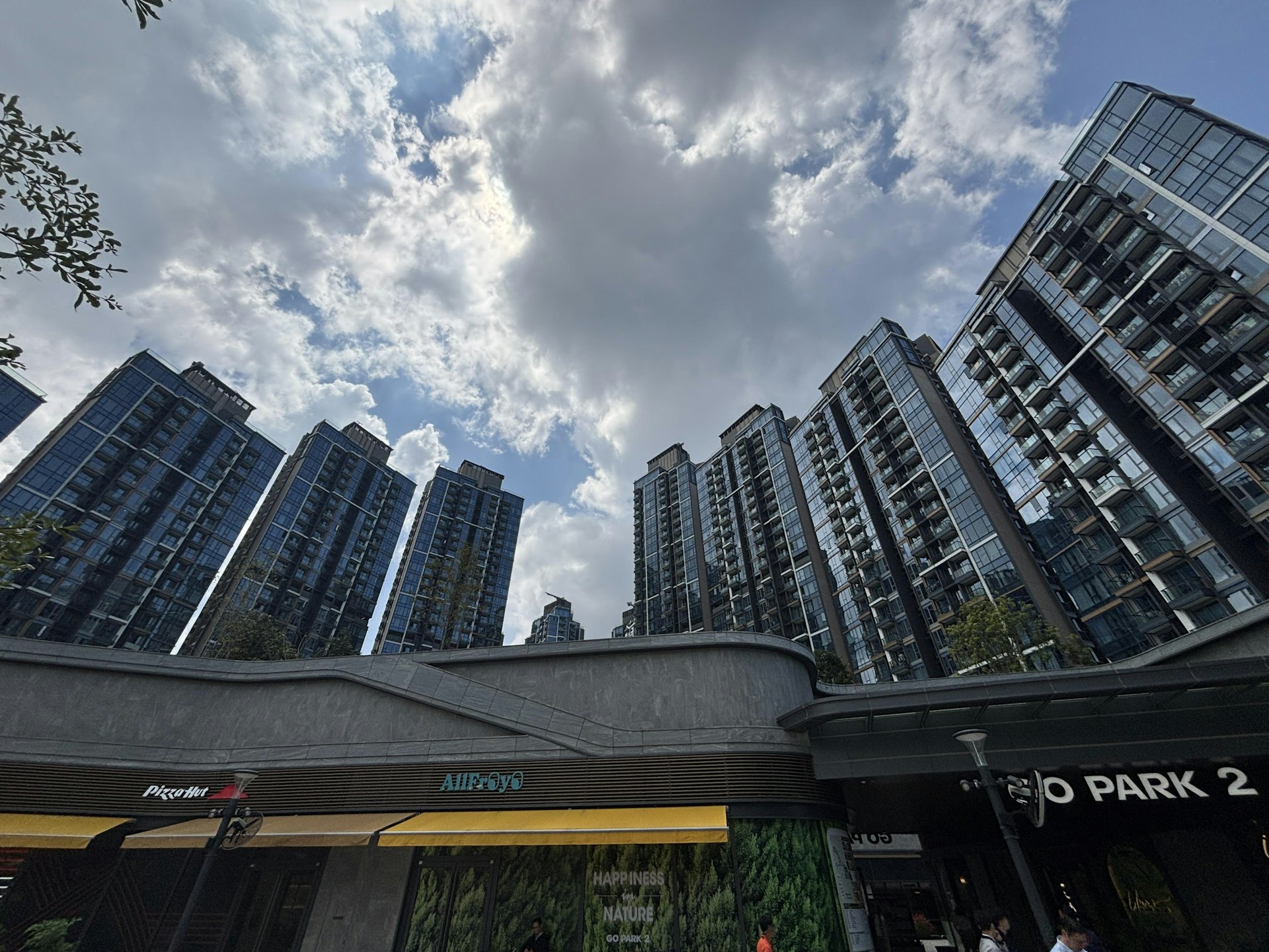 戴德梁行預期第三季度住宅成交將錄得約13,280宗成交,按季大幅回落40%。