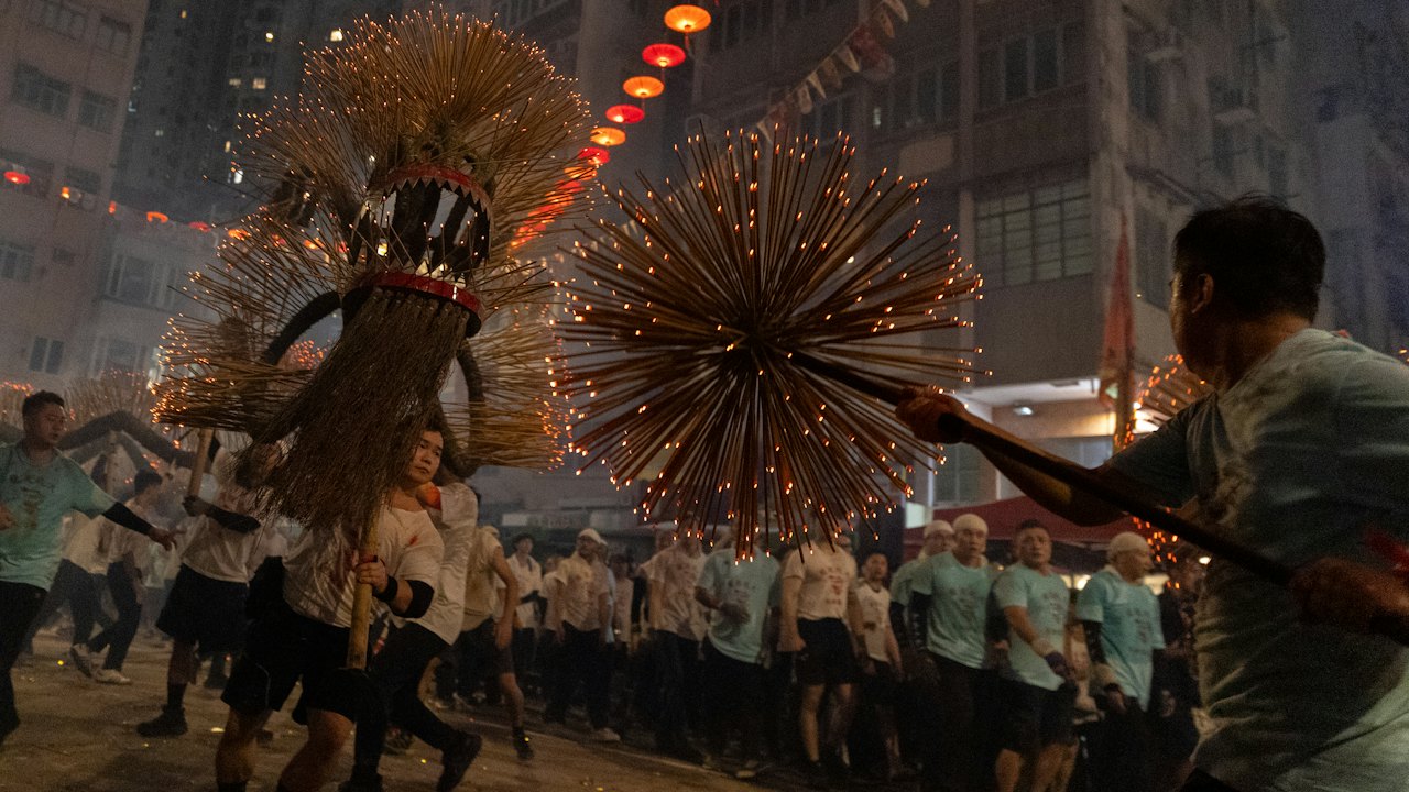 大坑舞火龍|攝影愛好者連續3年到場 鍾情拍攝燭光「拉絲」感覺