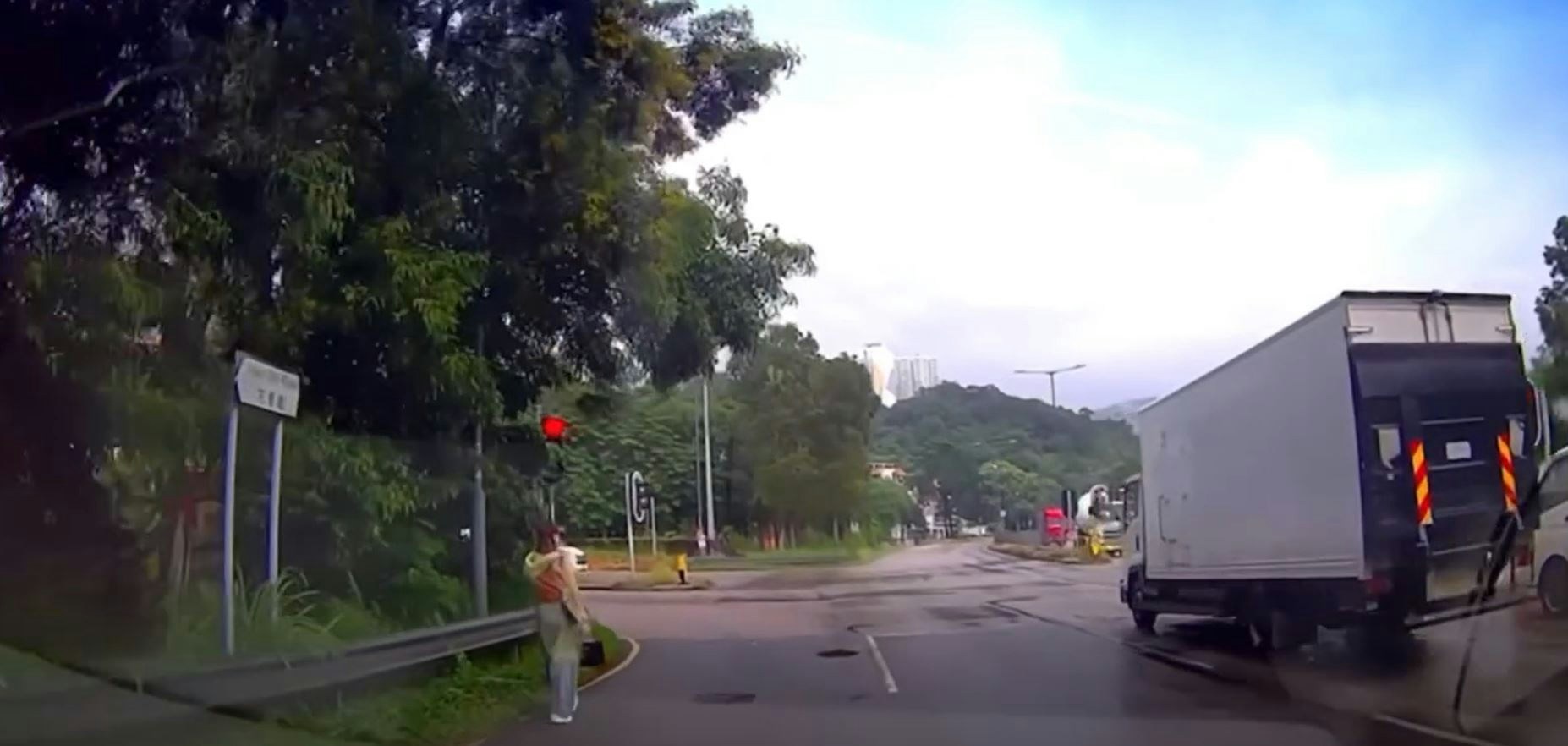 Woman Boards Taxi at Tai Po Intersection, Triggering Traffic Jam and Online Debate
