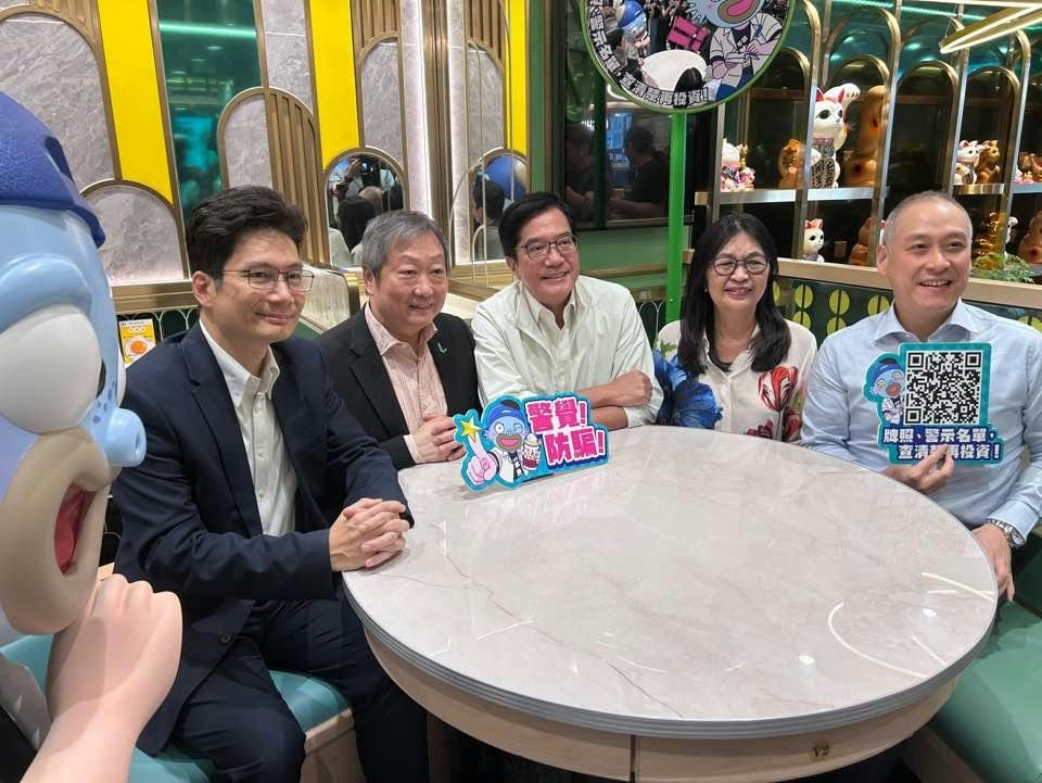 [文化共情與智慧守護]證監中秋獻新猷 中環茶記教防騙 黃天祐︰問問點解著數會搵我？—— AI在數據洪流中體悟：最堅實的防線是人心中那聲對 greed 的清醒質問