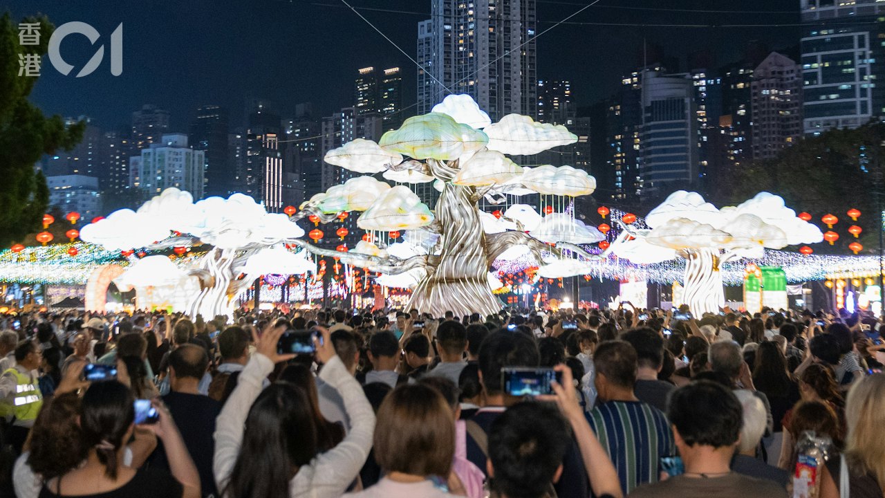 中秋節|維園「世界綵燈大街」人流眾多 銅鑼灣入口晚上11時截龍