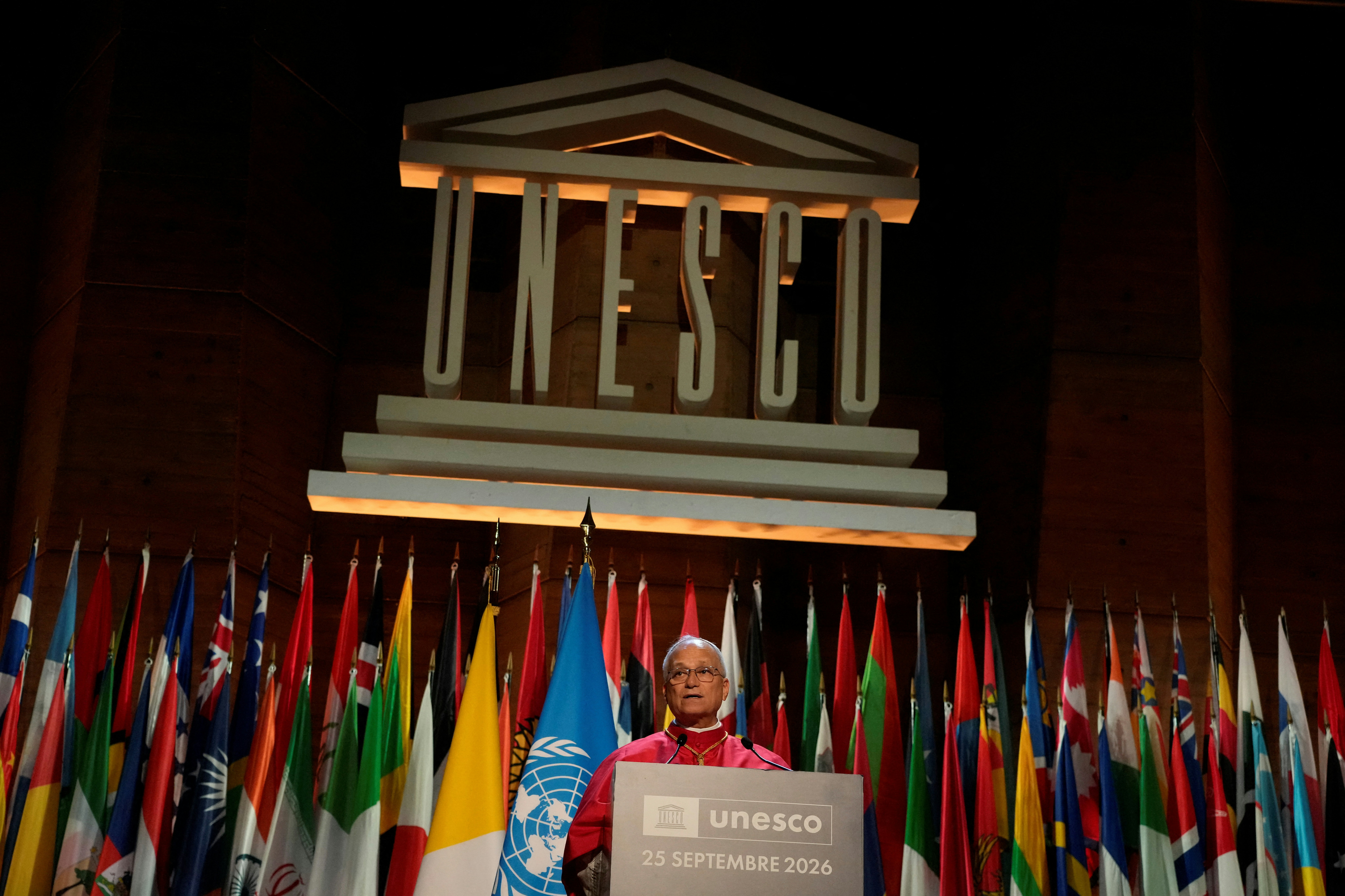 教宗良十四世(Pope Leo XIV)周五(25日)在巴黎联合国教科文组织(UNESCO)总部发表演说。(Reuters)