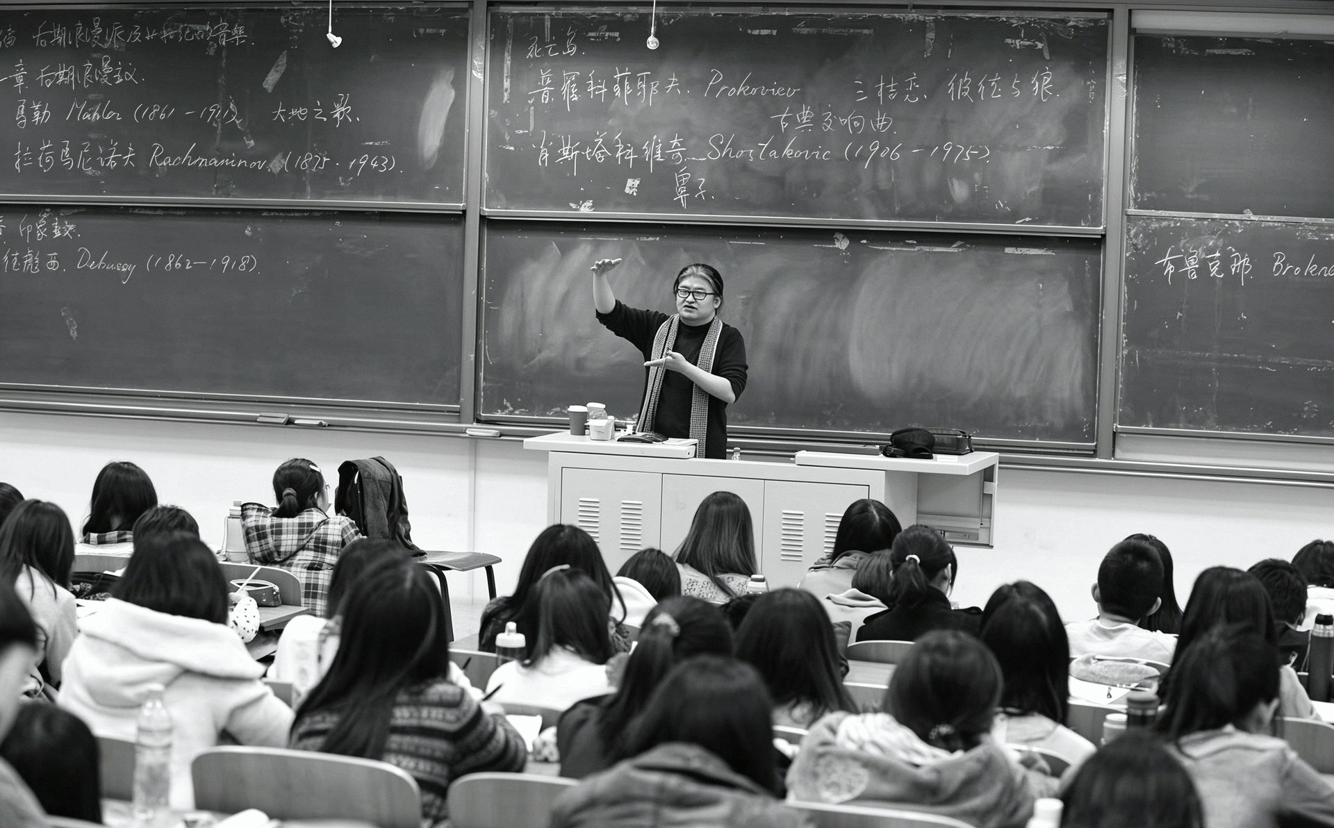 任教大學多年低調退休。（對外經濟貿易大學網頁圖片）