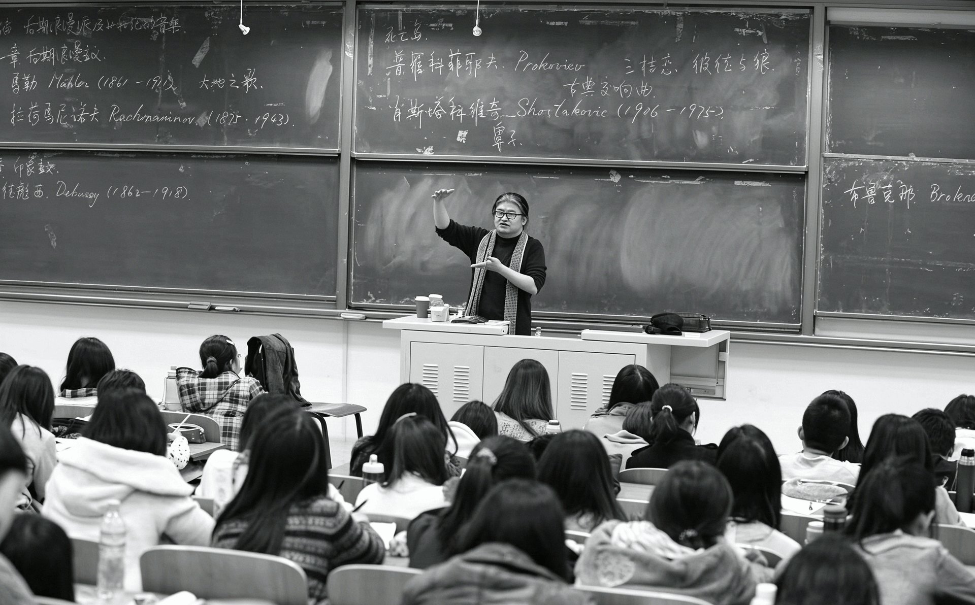 任教大學多年低調退休。(對外經濟貿易大學網頁圖片) 任教大學多年低調退休。(對外經濟貿易大學網頁圖片)