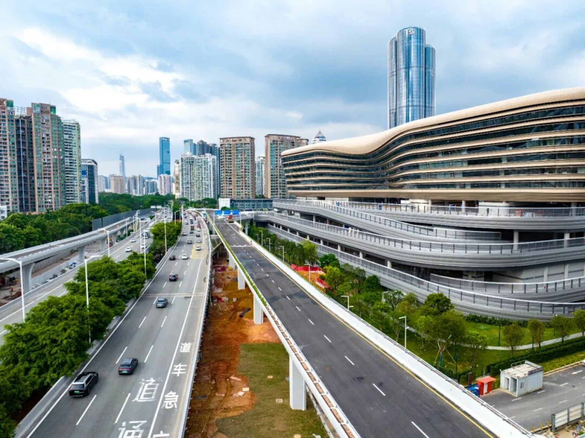深圳皇崗口岸聯檢大樓外圍市政工程通過驗收。(深視新聞)