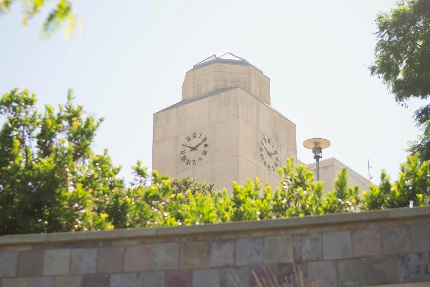 学校表示,大学警察部门近期提高了学生宿舍和住宅区域的巡逻频率,同时在住宿社区加强安全措施。(IG@csusm)