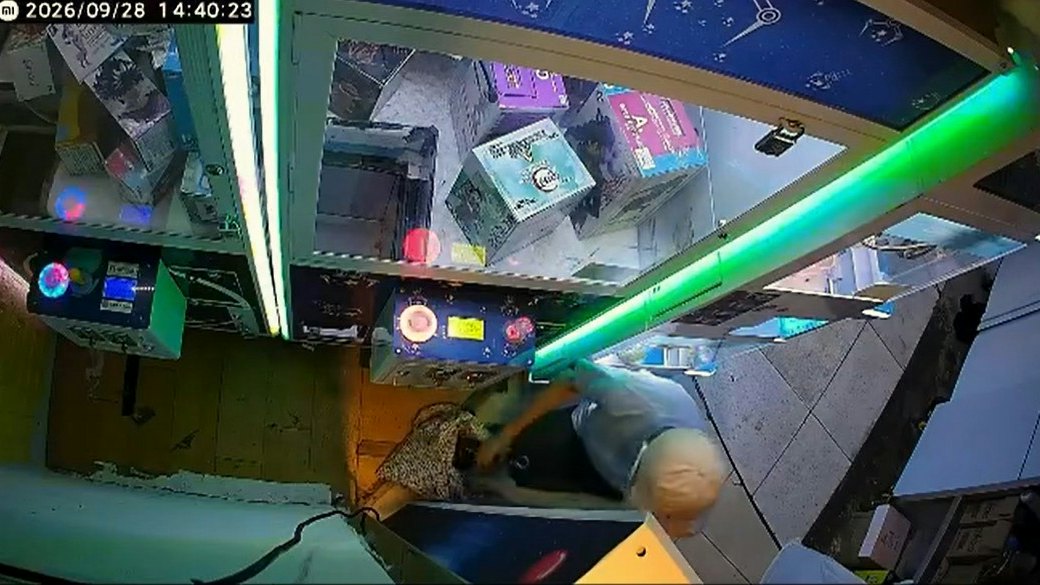 有片|天水圍夾公仔舖一周疑遭同一賊光顧兩次 撬兌錢機失$7000