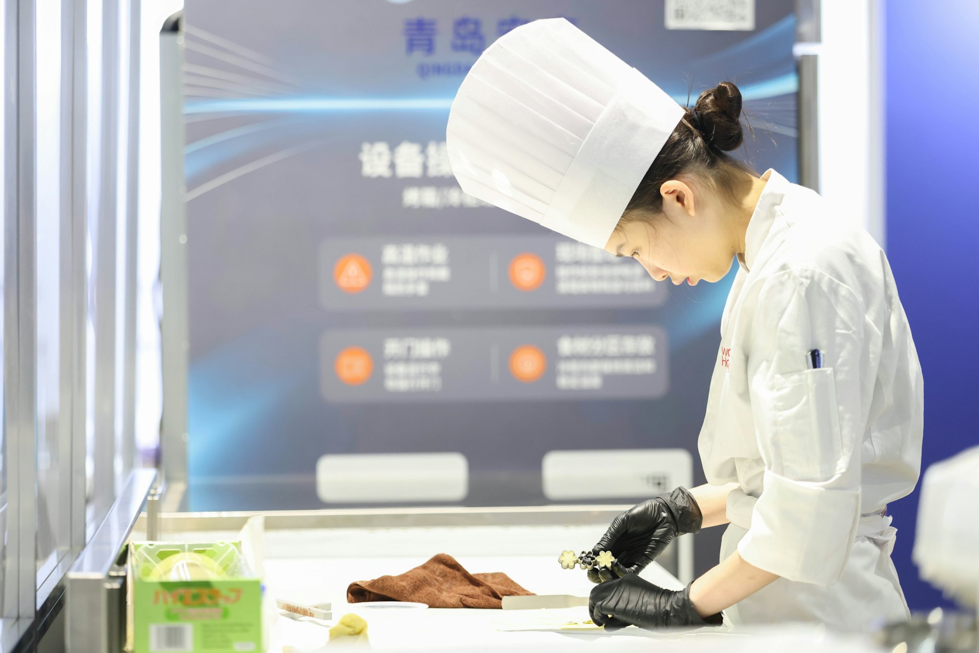 民生與服務業獲獎項目:西點製作。