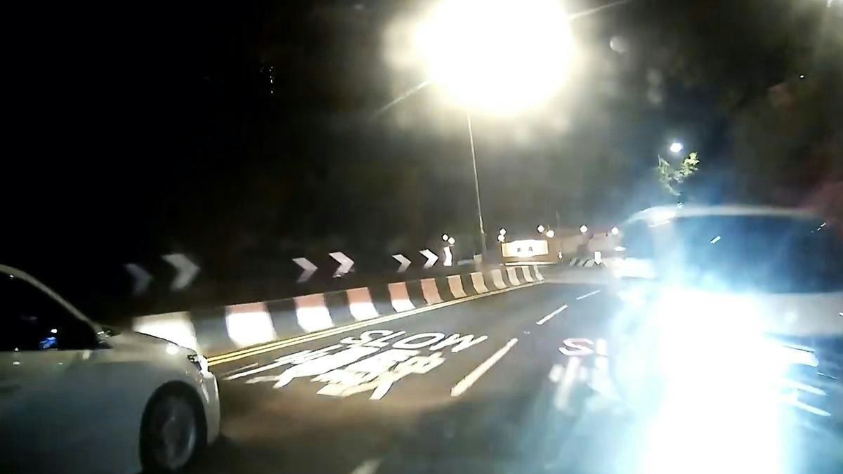 車Cam|清水灣道七人車逆駕 Cam主扭左有驚無險:好彩無炒埋隔籬