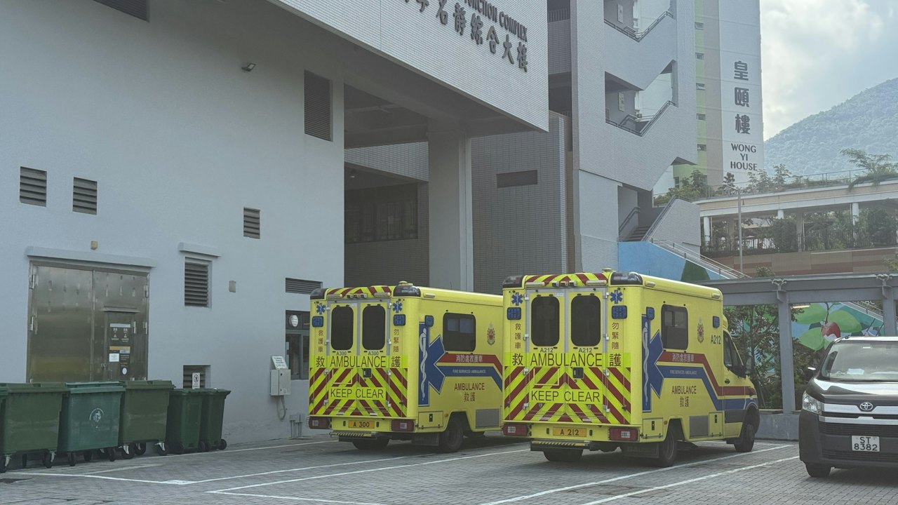 粉嶺沙頭角路保母車與專線小巴相撞 5人受傷送院 包括4名學童