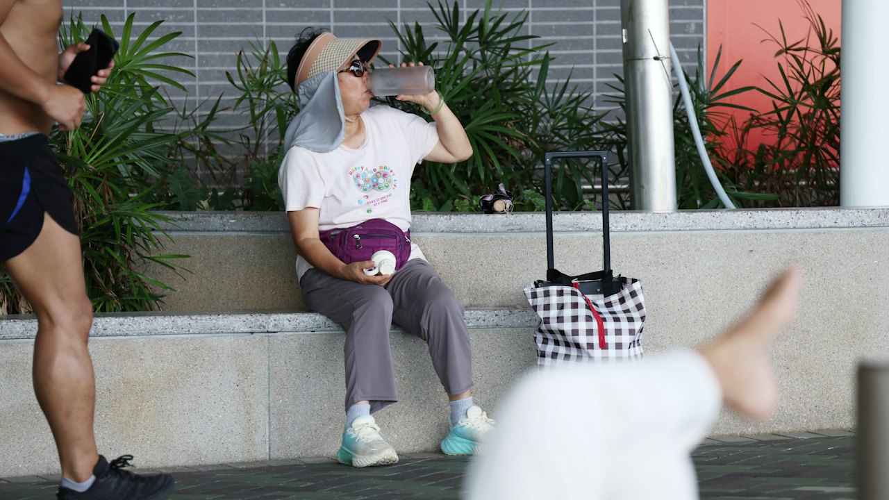 薔琵超強颱風急轉彎 天文台兩大路徑預測 周五「霜降」因它酷熱