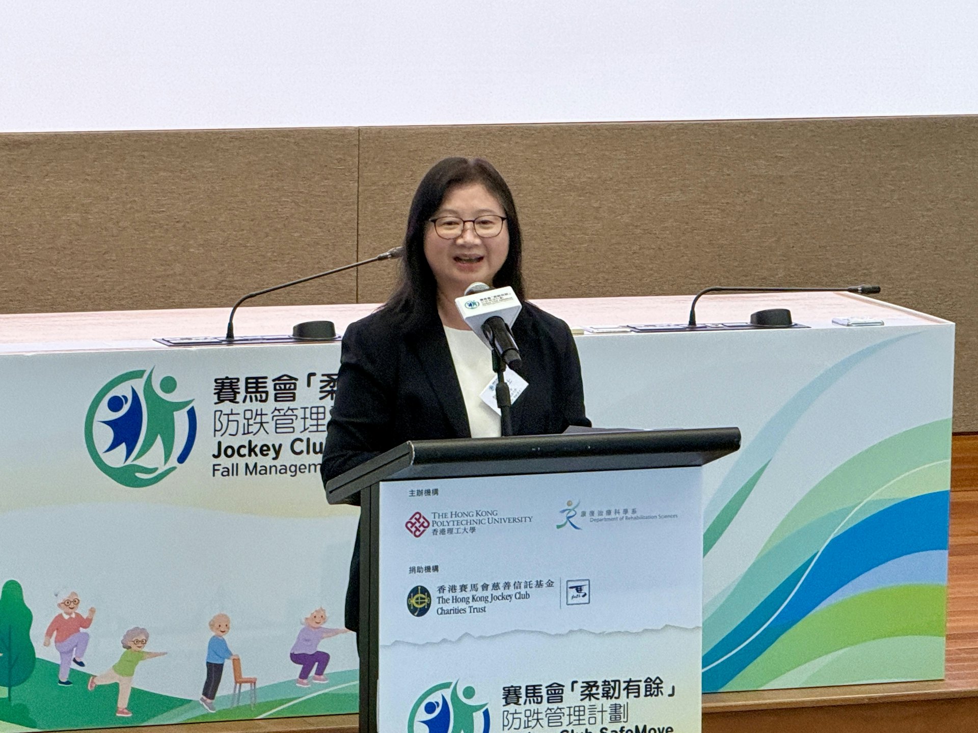 香港賽馬會慈善事務部主管陳載英。