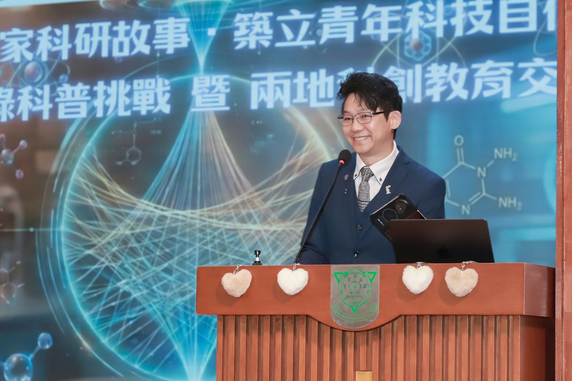 尹浩然校長感謝各界支持,特別是內地與香港的科創交流,讓香港青少年明白科技研發不再是遙遠的書本詞彙,而是可以親手摸得到、做得出的成果。