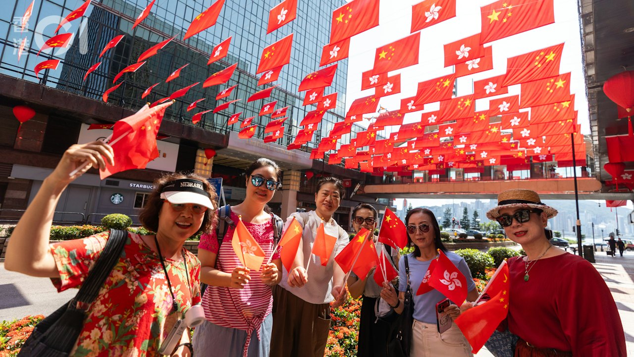 國慶最新|港鐵配合人潮管制 尖沙咀及尖東站部份出入口暫時關閉