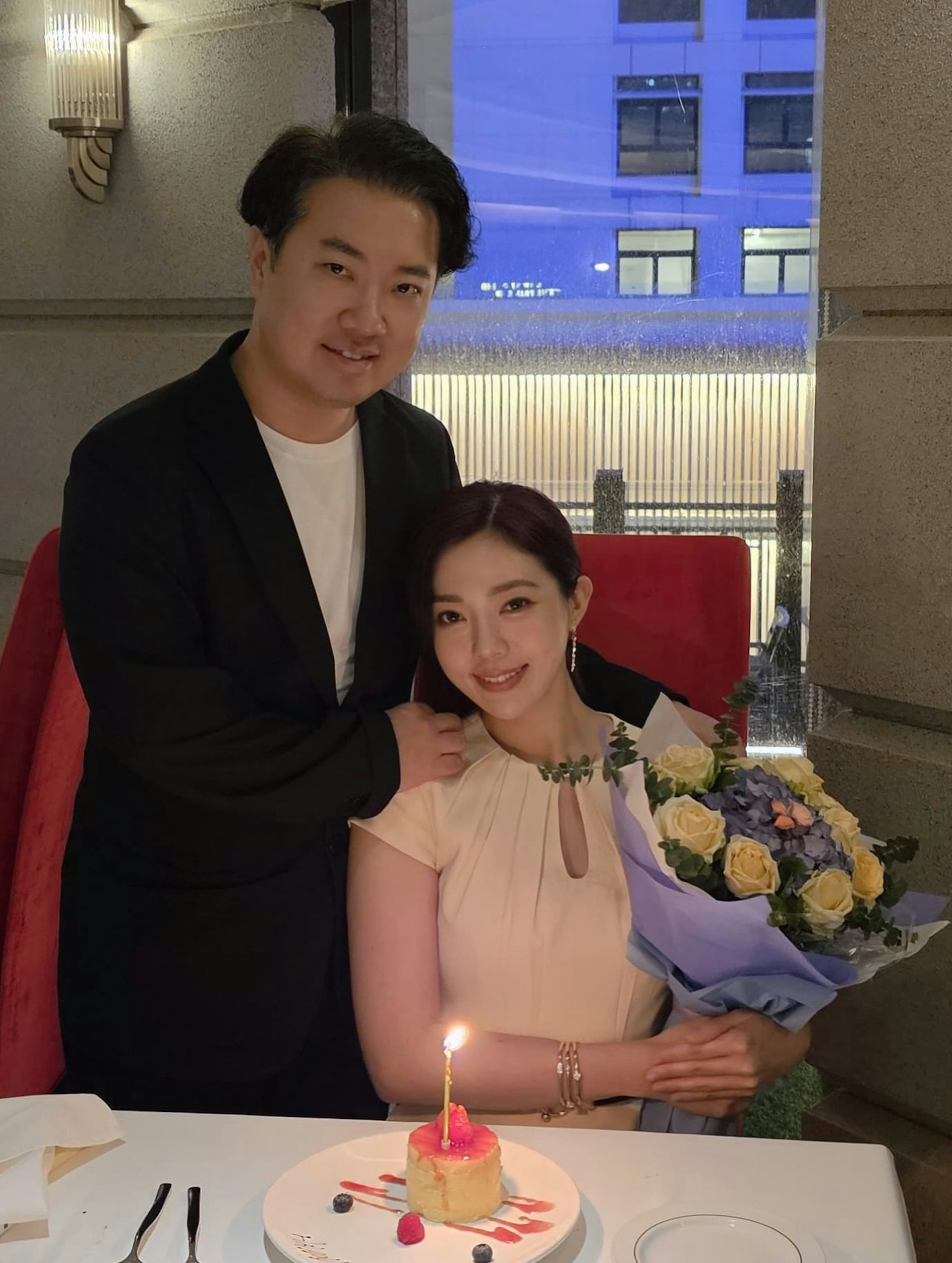 王賢訊挺身護愛侶徐蒨駖 強調近十載婚姻足證非貪財之人 王賢訊挺身護愛侶徐蒨駖 強調近十載婚姻足證非貪財之人