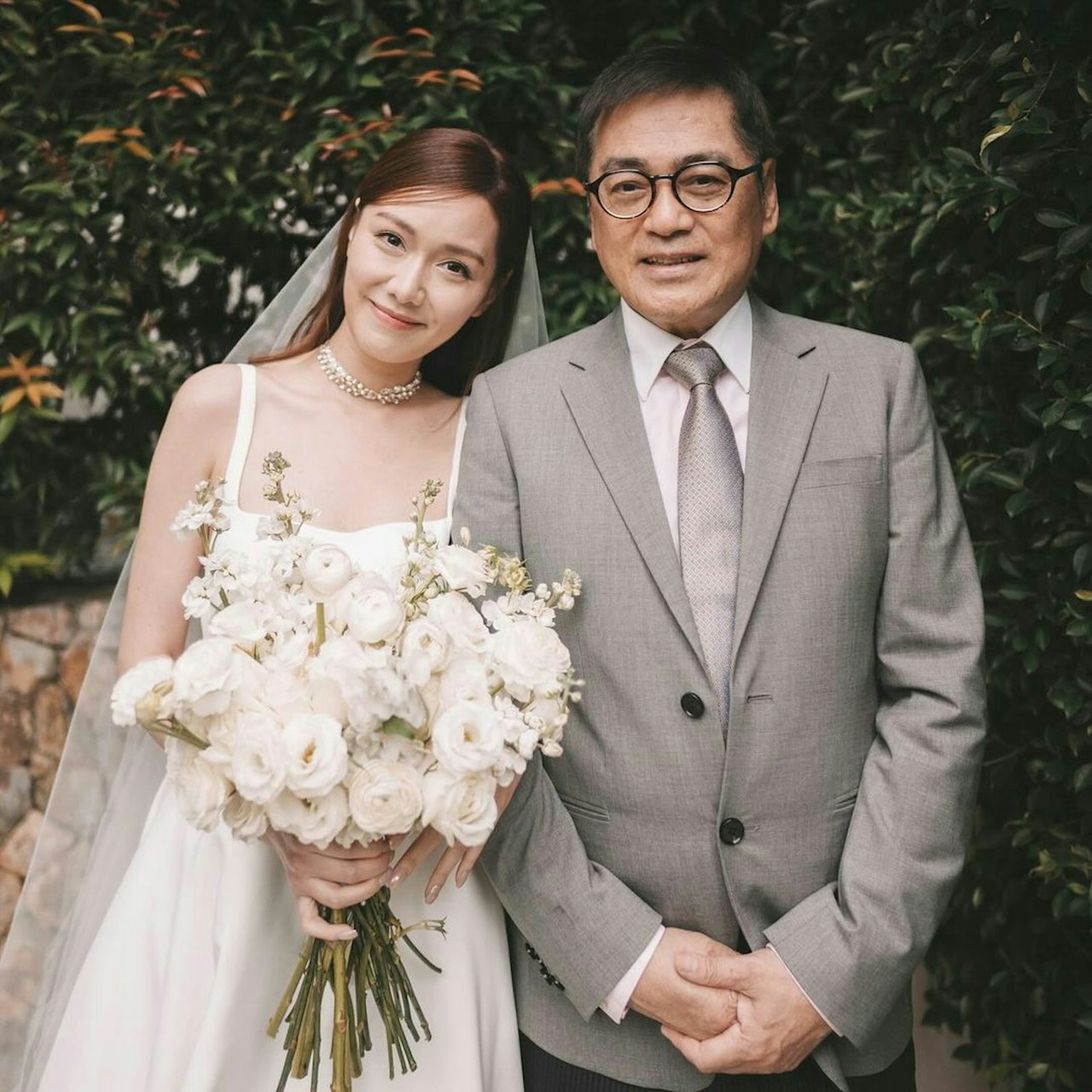湯鎮宗的女兒是湯洛雯,即是視帝馬國明的外父。(IG@roxannetong)