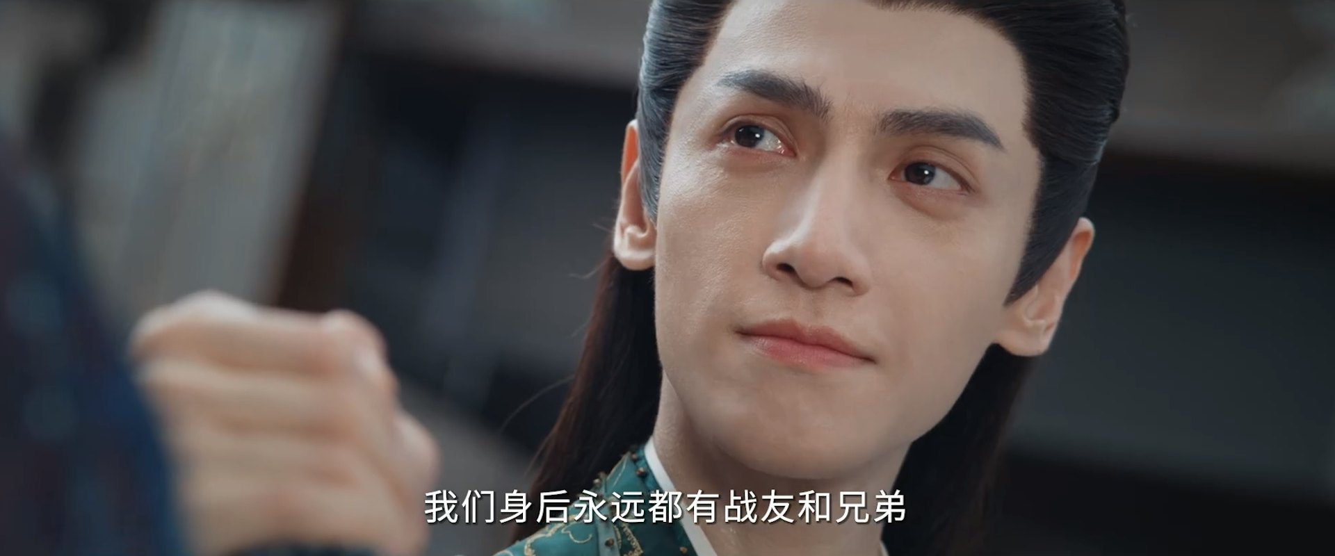 黎斯在探案途中結識了天下第一女仵作白珍珠(沈羽潔飾)與身負血海深仇的「鬼捕」蒙銳(方逸倫飾),三人組成神捕小組,攜手破解涉及奇門遁甲與朝堂危機的連環詭案。(《魅影神捕》預告片截圖)