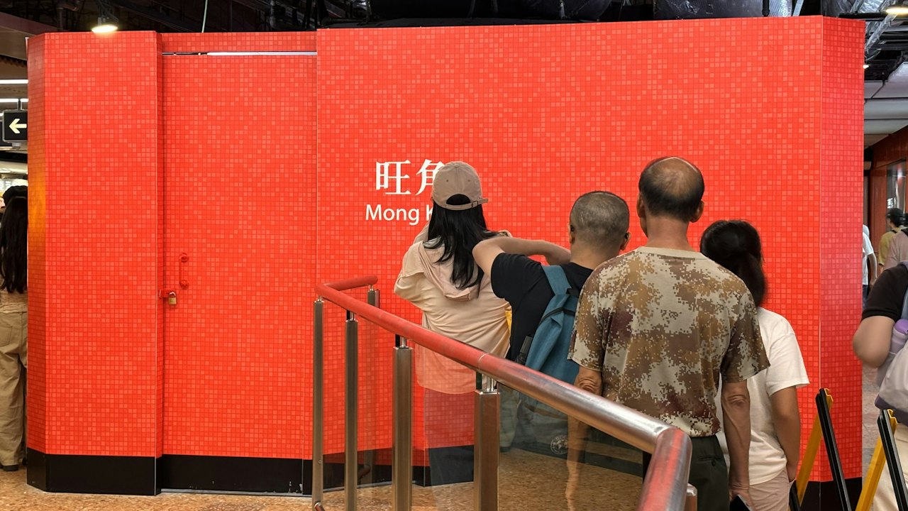十一|旺角站工程圍板變打卡佈景板意外爆紅 福建客讚更勝月台