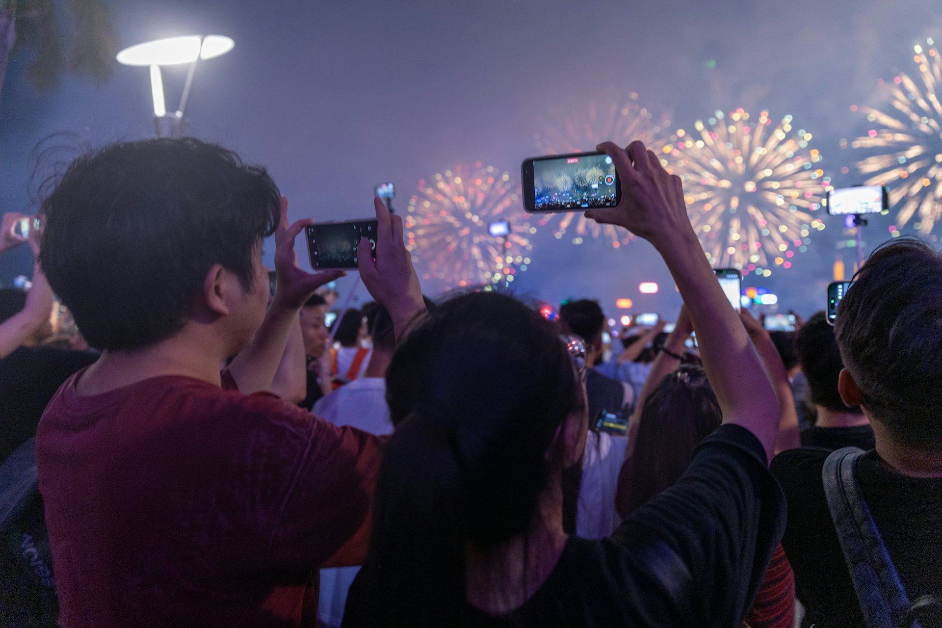 10月1日,為慶祝中華人民共和國成立77周年,當日晚上8時在維港舉行國慶煙花匯演,歷時23分鐘。