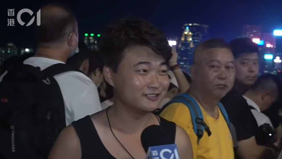 國慶煙花|山東旅客人生首次看煙花大讚好靚 熱愛港劇將「朝聖」