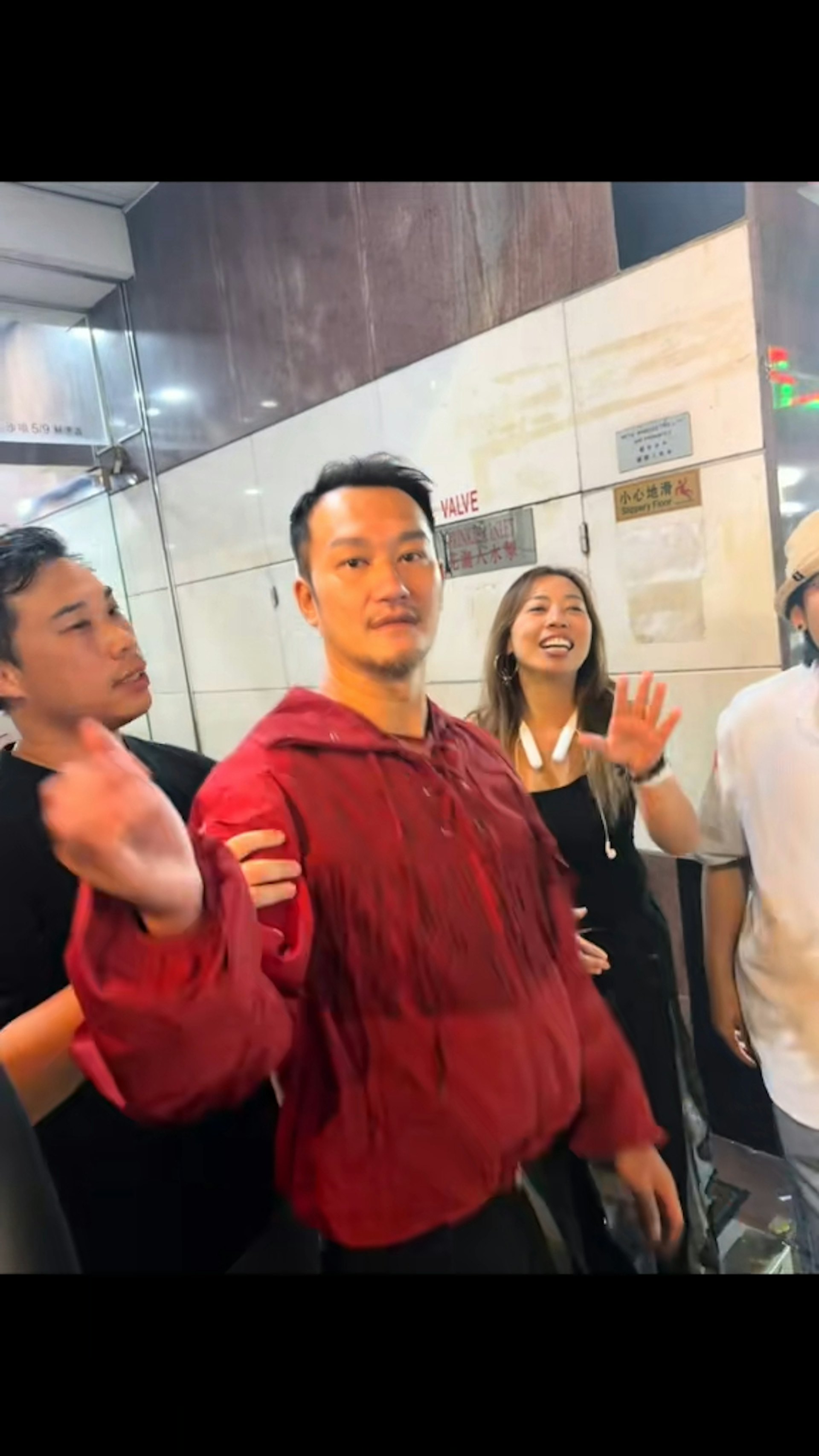 但拍片者仍不願停下。(抖音截圖)