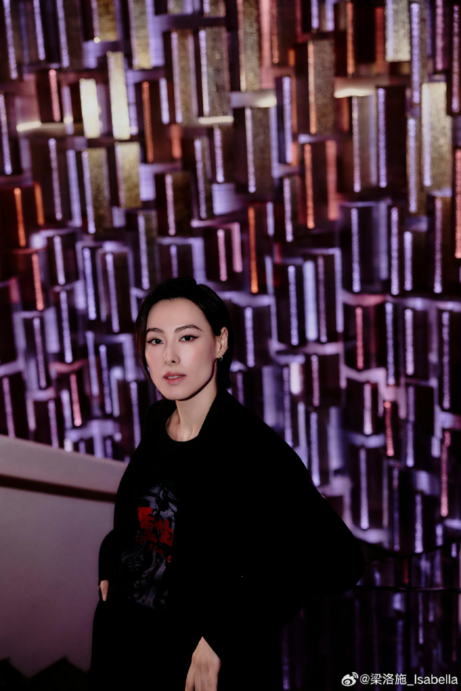 梁洛施近日忙於宣傳新戲。(微博照片)