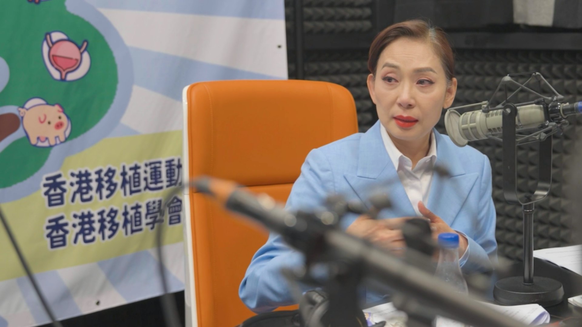 鄺美雲自揭辛酸童年:十歲獨力撐家抗癌母 靠罐頭養大胞弟終成人大代表 鄺美雲自揭辛酸童年:十歲獨力撐家抗癌母 靠罐頭養大胞弟終成人大代表