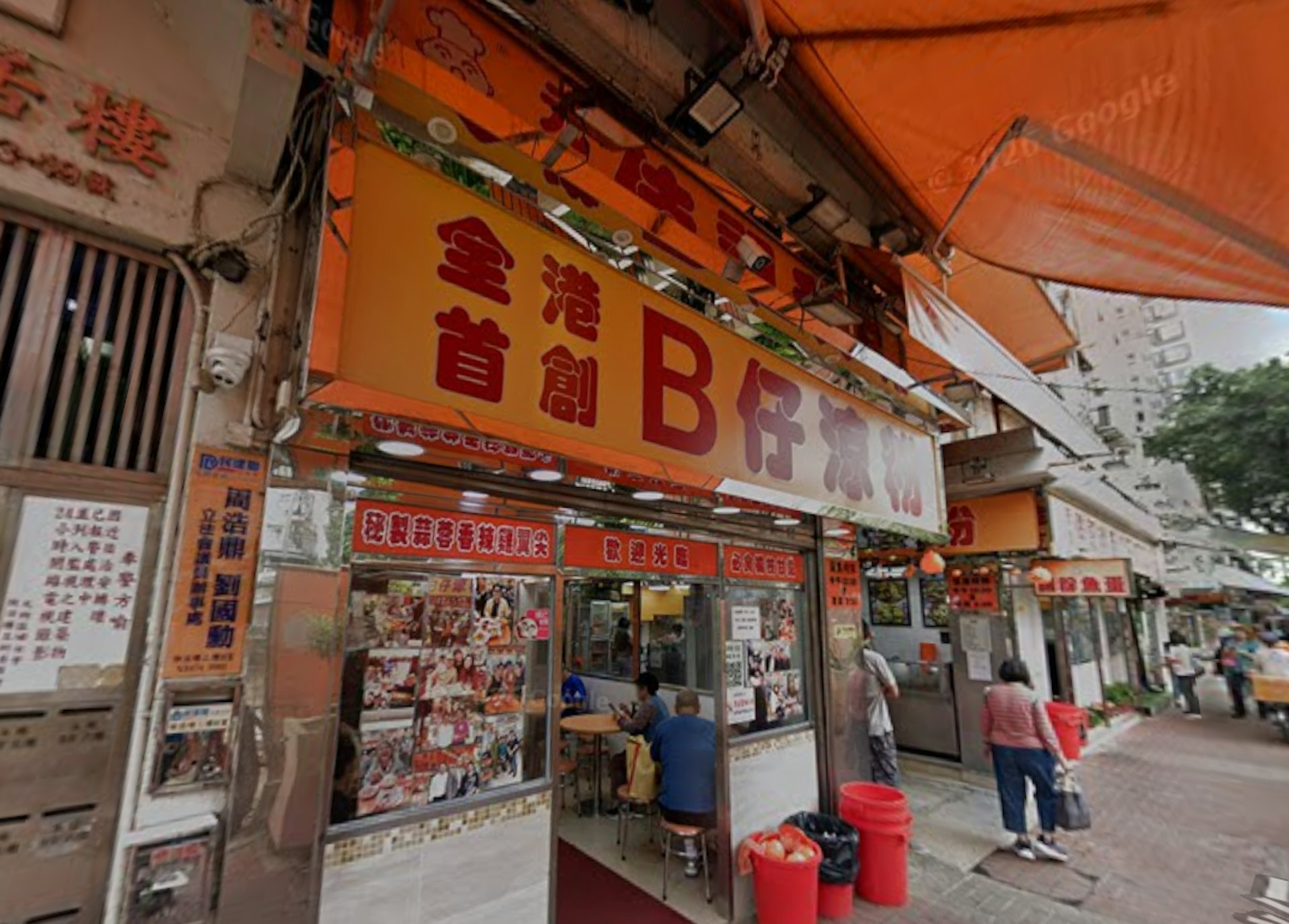 該舖距離佳記甜品位於教育路的總店僅約一分鐘步程。