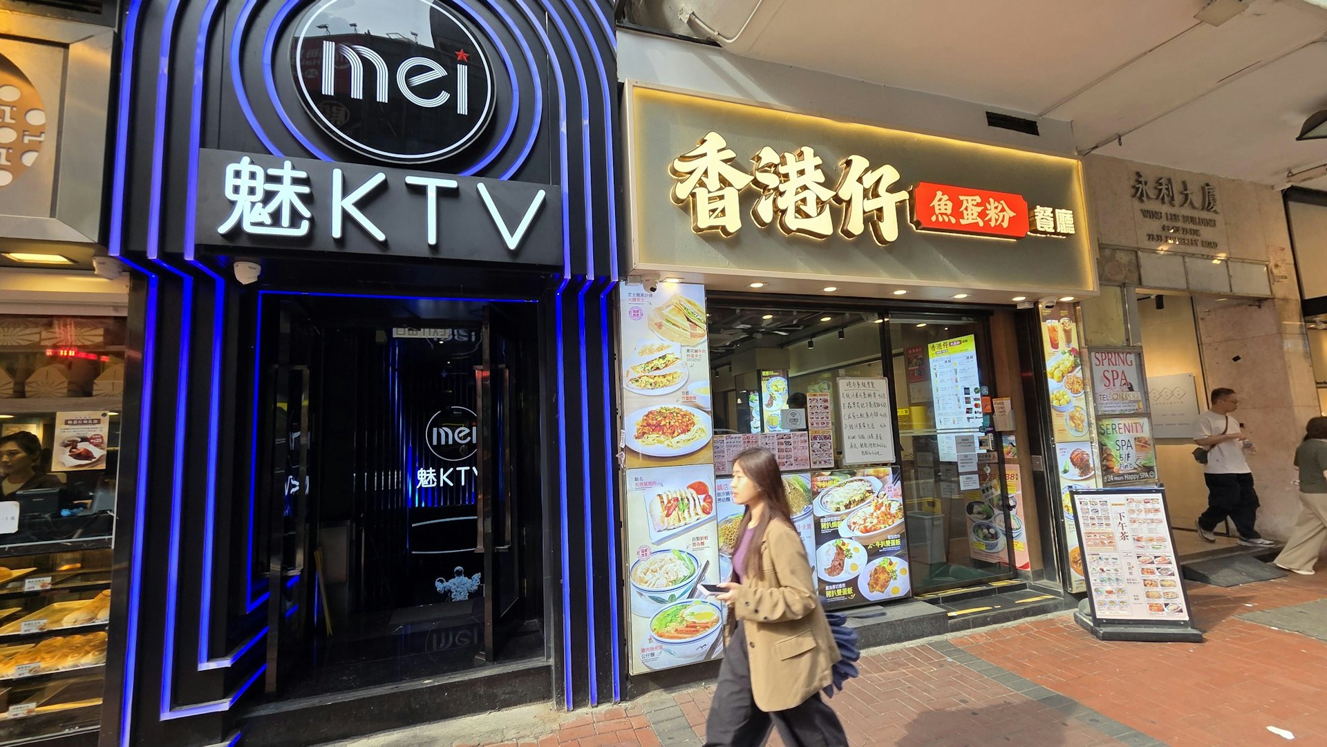 金巴利道27至31C號永利大廈地下6至10號舖,面積約2,731平方呎,成交價5,400萬元,現由香港仔魚蛋粉承租。